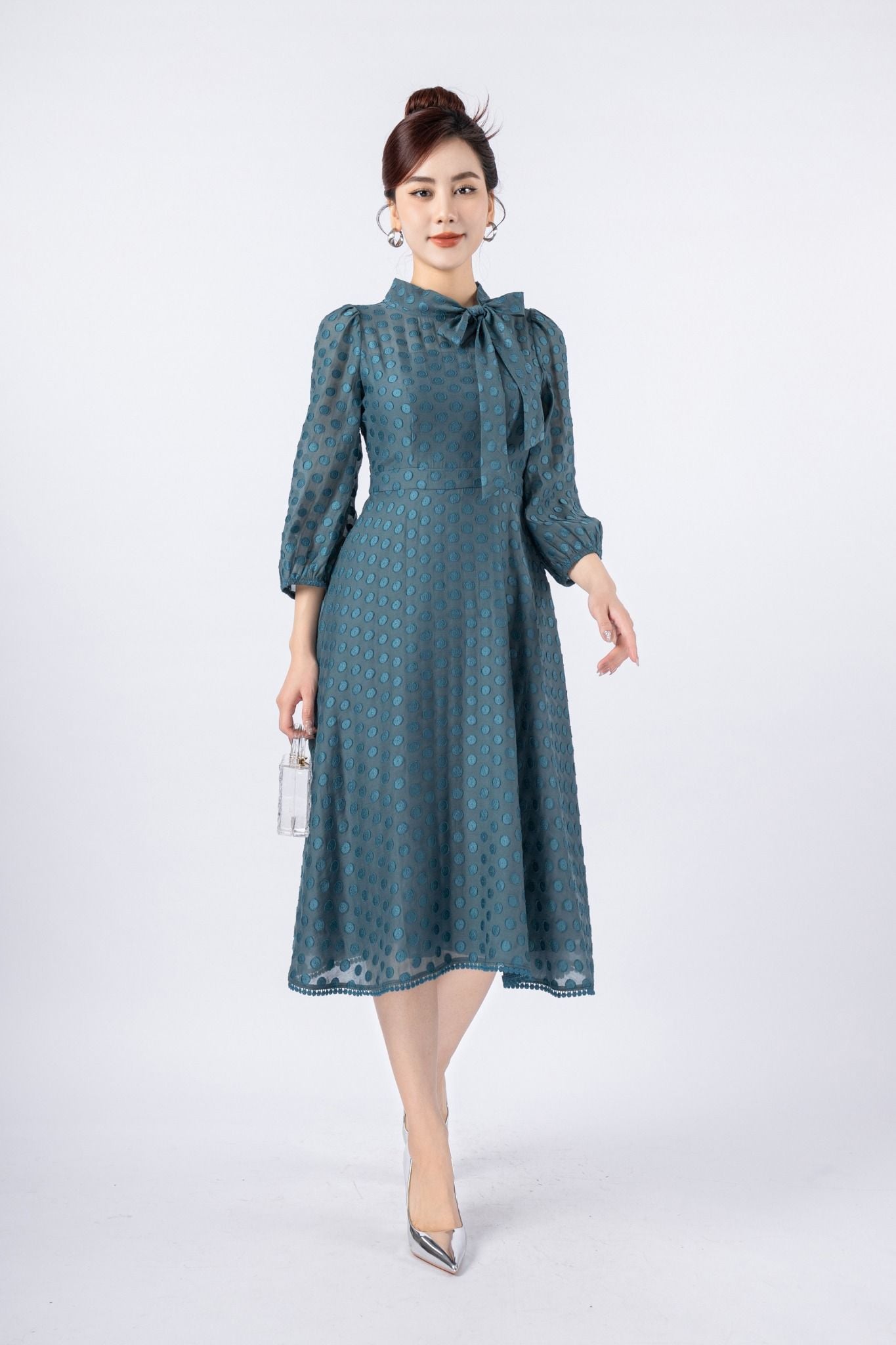 FDC73952 - Đầm công sở vải tơ dáng Xoè có lót vải habutai cổ kiểu phối nơ tay bồng nhẹ khóa thân sau - PANTIO