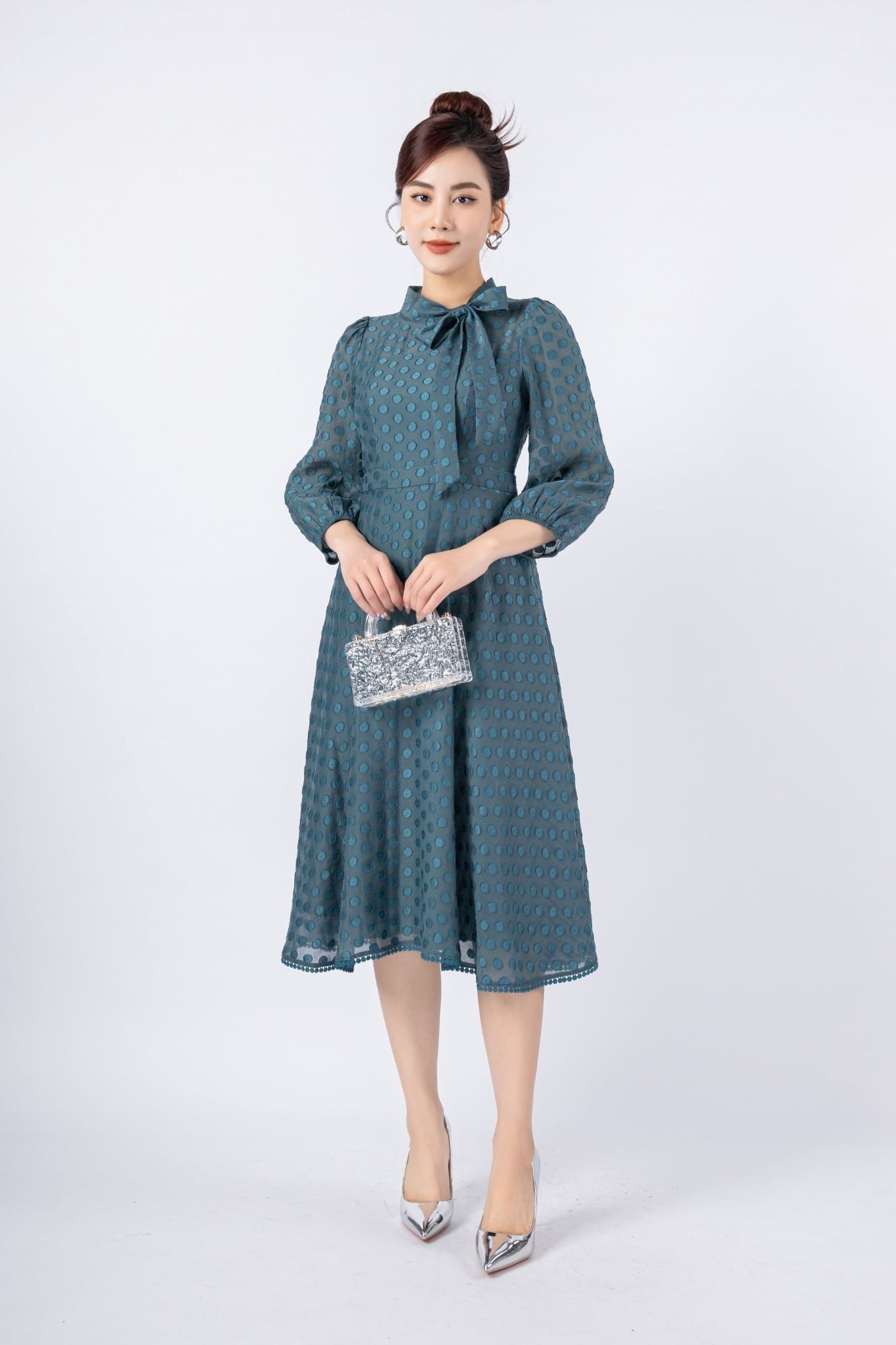 FDC73952 - Đầm công sở vải tơ dáng Xoè có lót vải habutai cổ kiểu phối nơ tay bồng nhẹ khóa thân sau - PANTIO