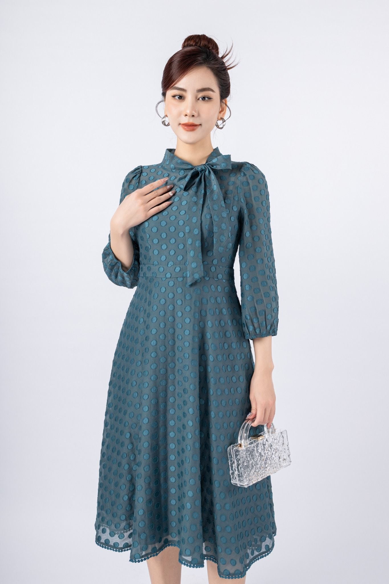 FDC73952 - Đầm công sở vải tơ dáng Xoè có lót vải habutai cổ kiểu phối nơ tay bồng nhẹ khóa thân sau - PANTIO