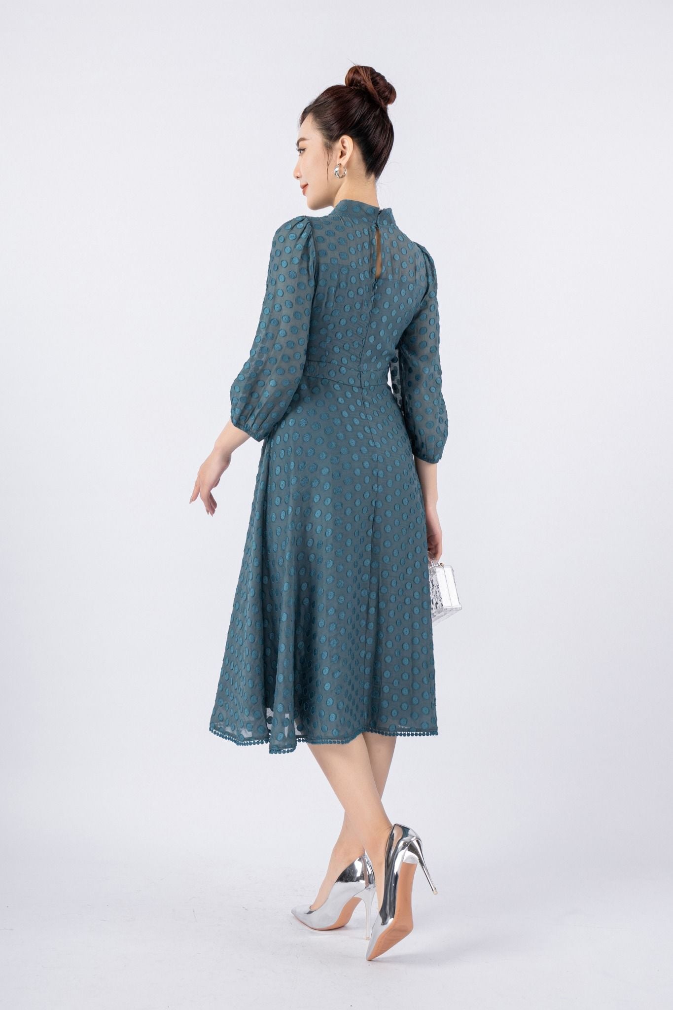 FDC73952 - Đầm công sở vải tơ dáng Xoè có lót vải habutai cổ kiểu phối nơ tay bồng nhẹ khóa thân sau - PANTIO