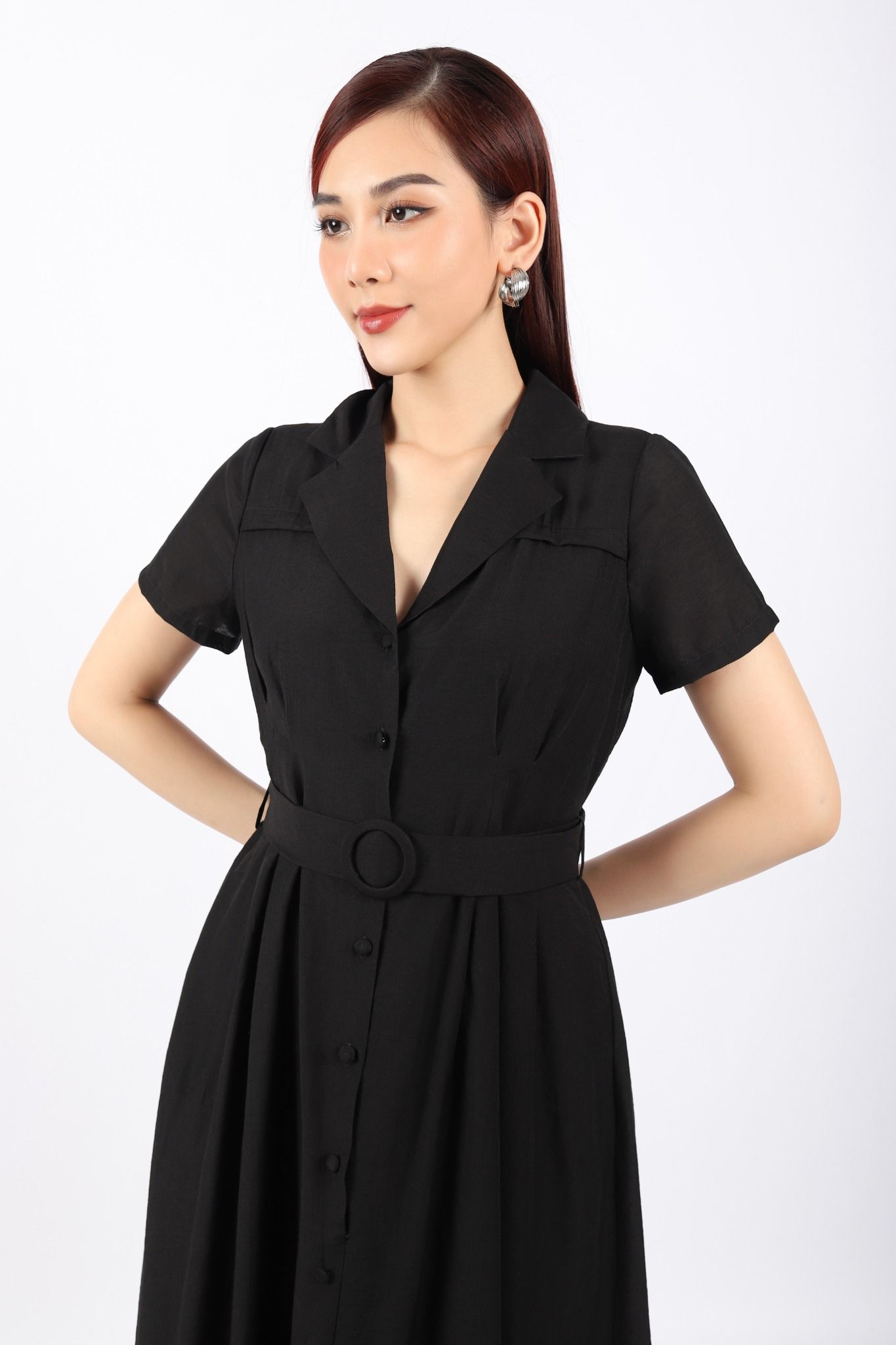 FDC73978 - Đầm dạo phố vải thô dáng Xoè cổ hai ve cài cúc xếp ly hai bên hông tạo kiểu kèm đai trang trí - PANTIO