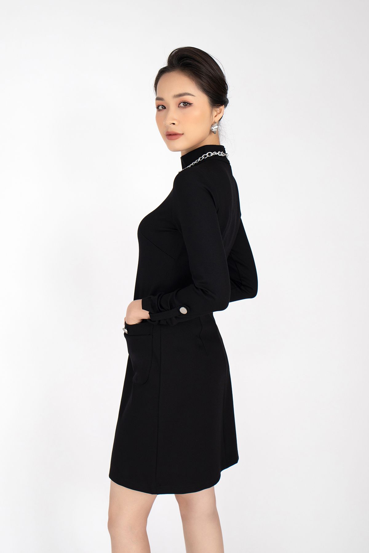 Đầm công sở chất liệu vài cotton cao cổ dài tay túi hộp FDC93275 - PANTIO