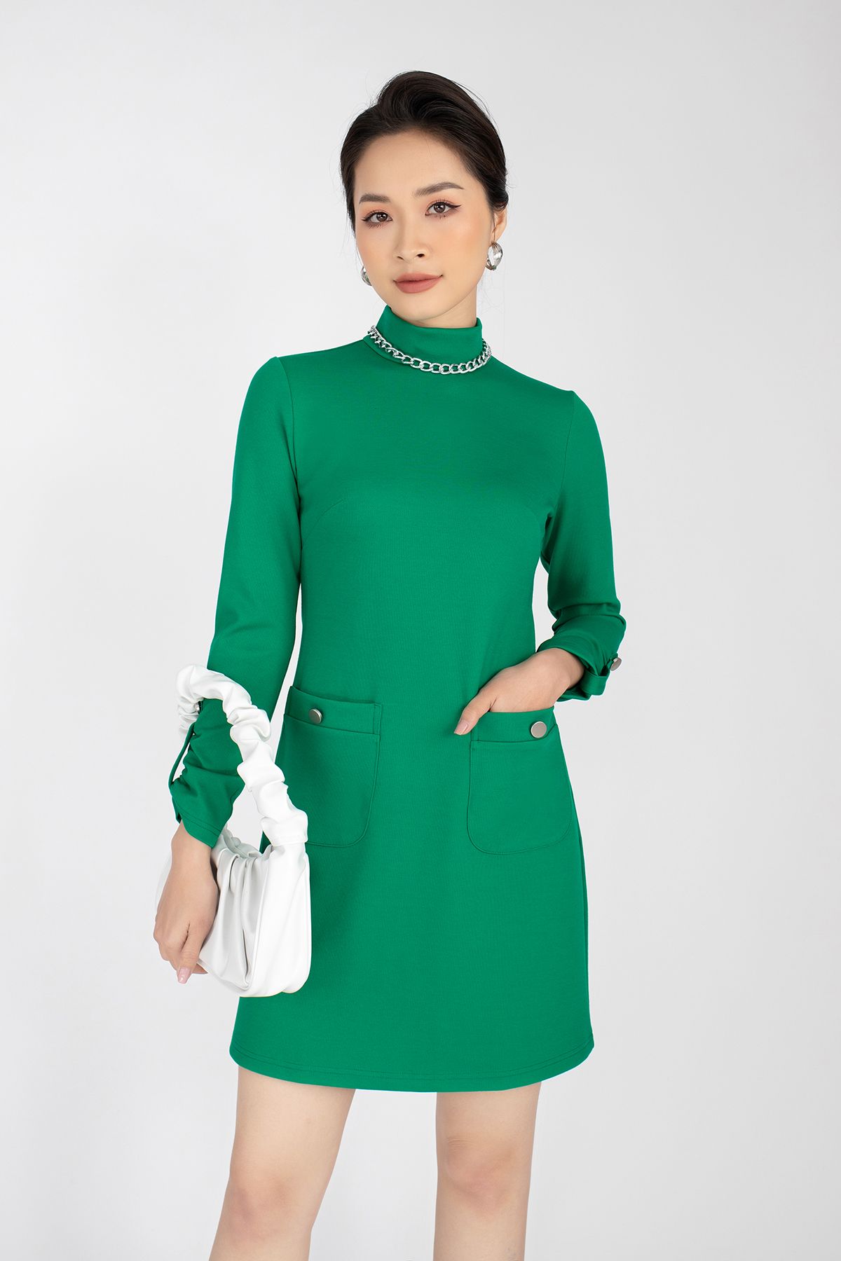 Đầm công sở chất liệu vài cotton cao cổ dài tay túi hộp FDC93275 - PANTIO