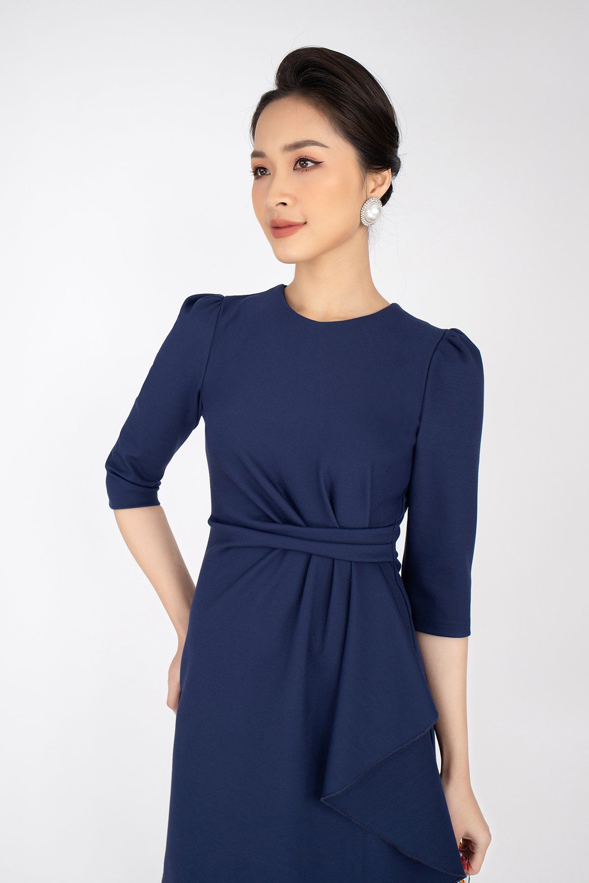 FDC93277 - Đầm công sở chất liệu vải cotton cổ tròn, chiết eo vạt cách điệu tay lỡ - PANTIO