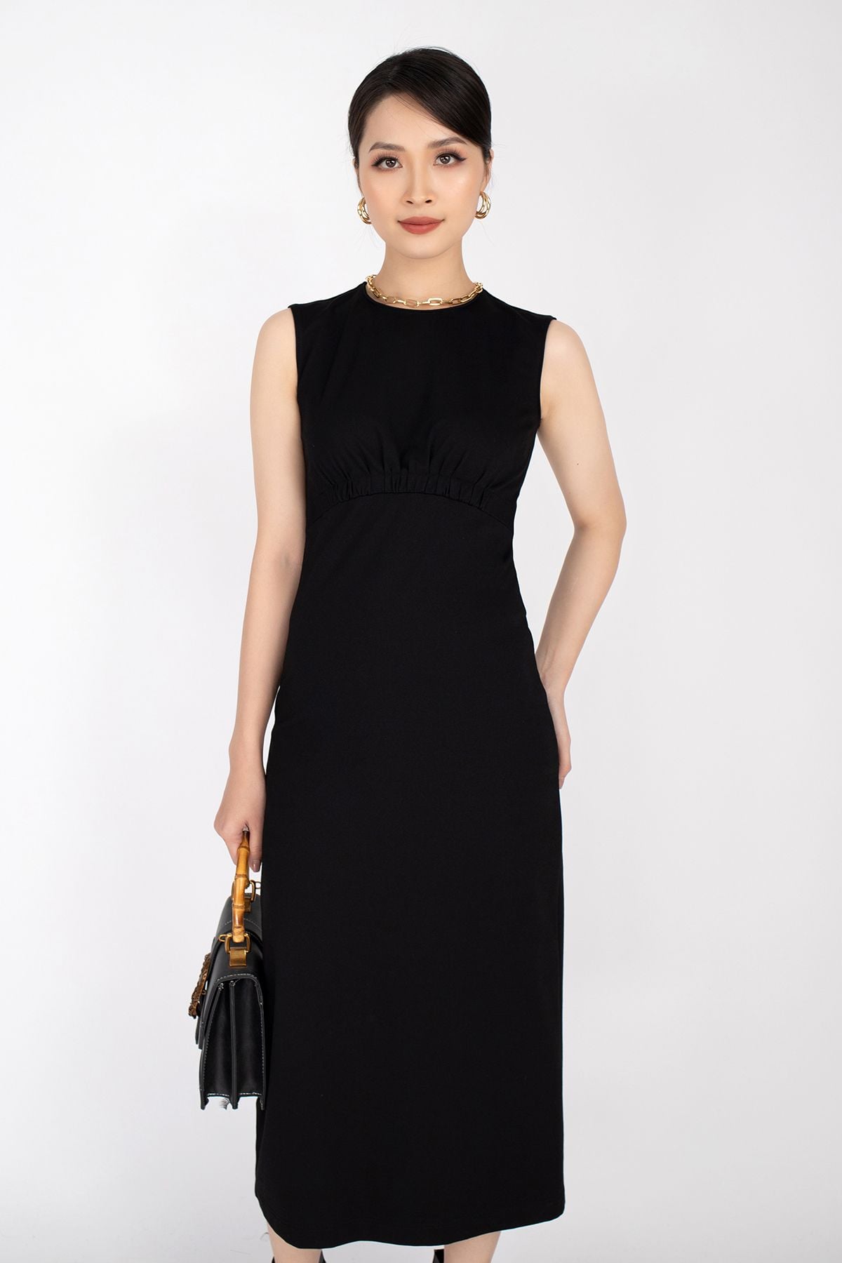 Đầm công sở chất liệu cotton cổ tròn sát nách dáng ôm FDC93278 - PANTIO