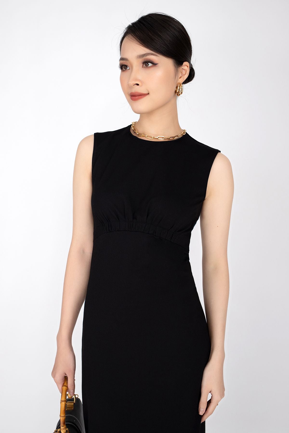 Đầm công sở chất liệu cotton cổ tròn sát nách dáng ôm FDC93278 - PANTIO