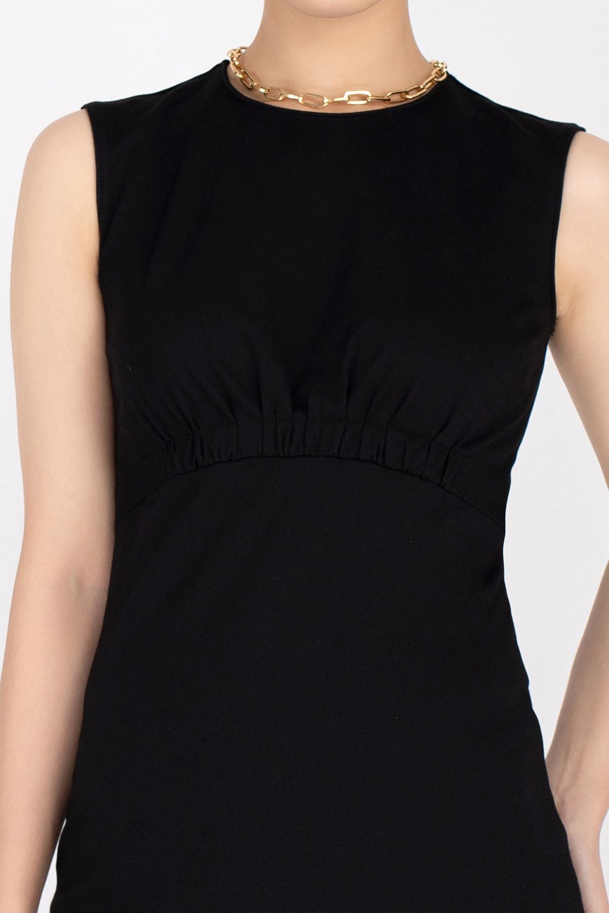 Đầm công sở chất liệu cotton cổ tròn sát nách dáng ôm FDC93278 - PANTIO