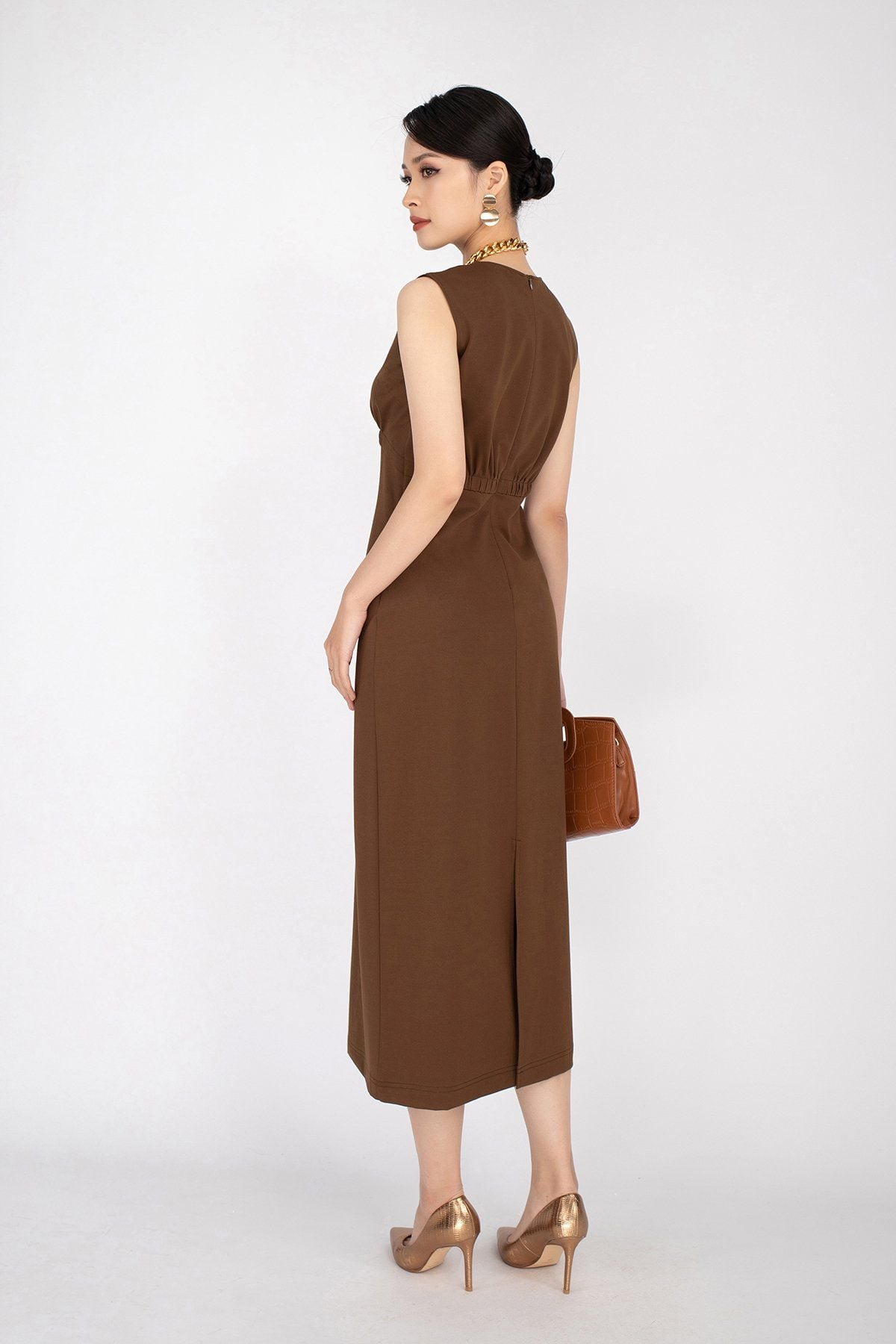 Đầm công sở chất liệu cotton cổ tròn sát nách dáng ôm FDC93278 - PANTIO