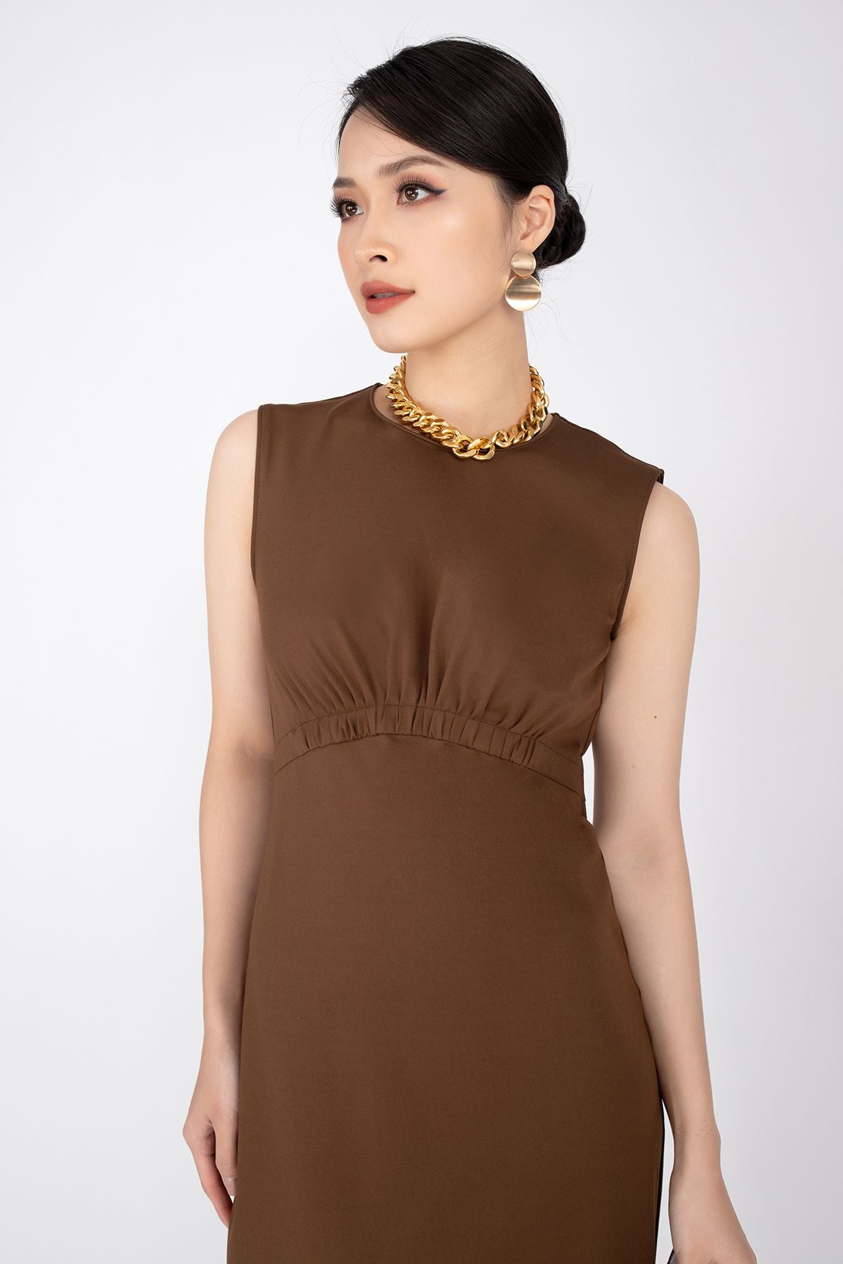 Đầm công sở chất liệu cotton cổ tròn sát nách dáng ôm FDC93278 - PANTIO