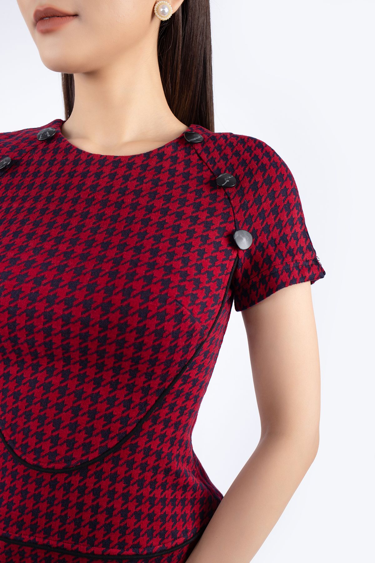 FDC93547 - Đầm công sở vải dạ dáng A cổ tròn đính khuy phối vải khác màu trang trí - PANTIO