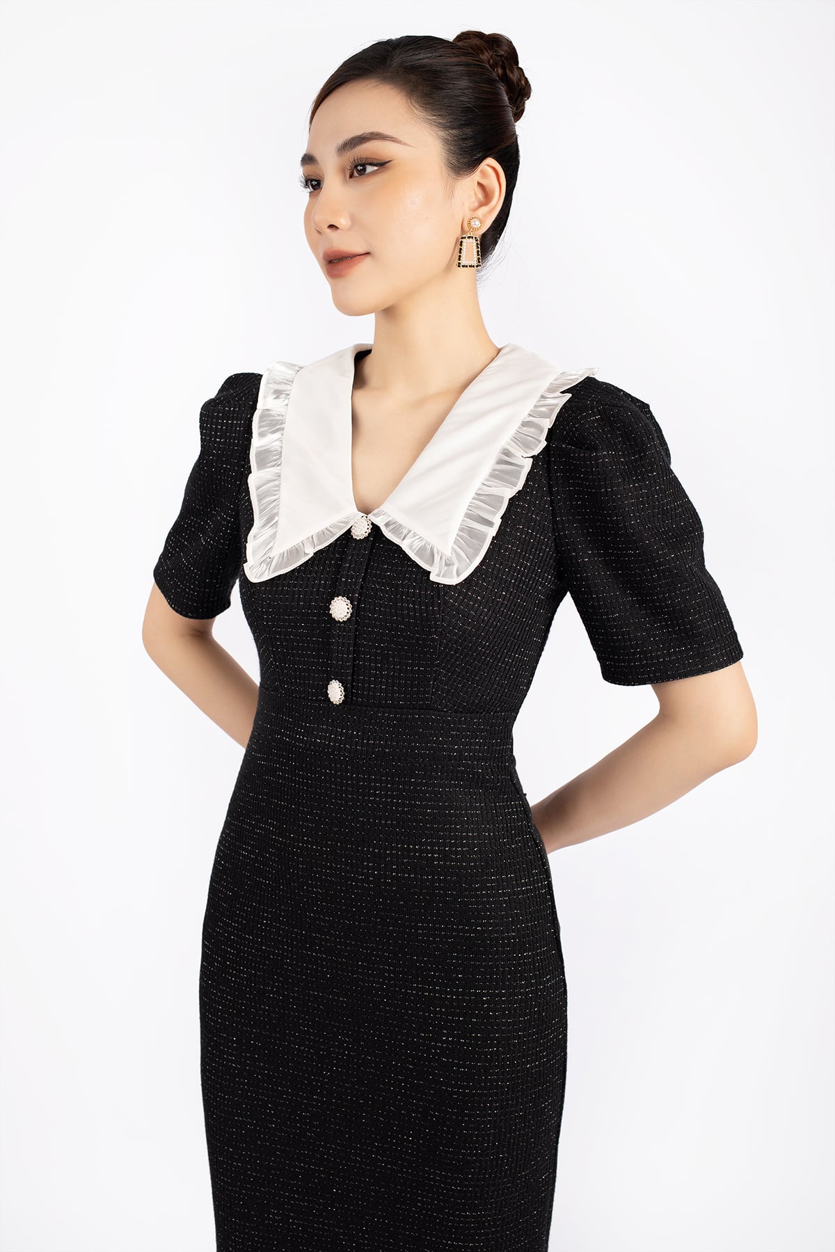 FDC93552 - Đầm công sở vải dạ len dáng ôm cổ kiểu phối vải khác tạo kiểu thân đính khuy trang trí khóa thân sau - PANTIO