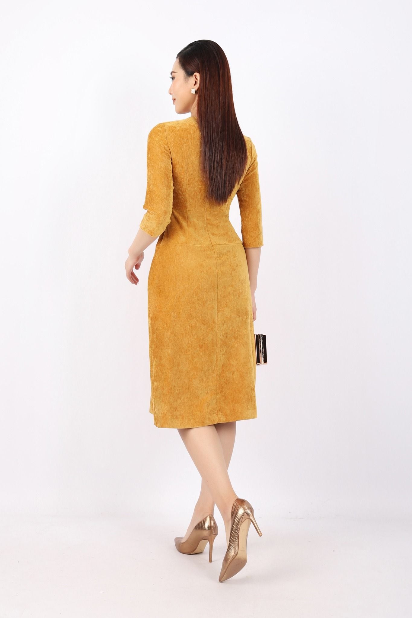 FDC93956 - Đầm công sở vải nhung dáng A cổ tròn thân xẻ phối khuy tạo kiểu eo đính đai thắt lưng trang trí khóa thân sau - PANTIO