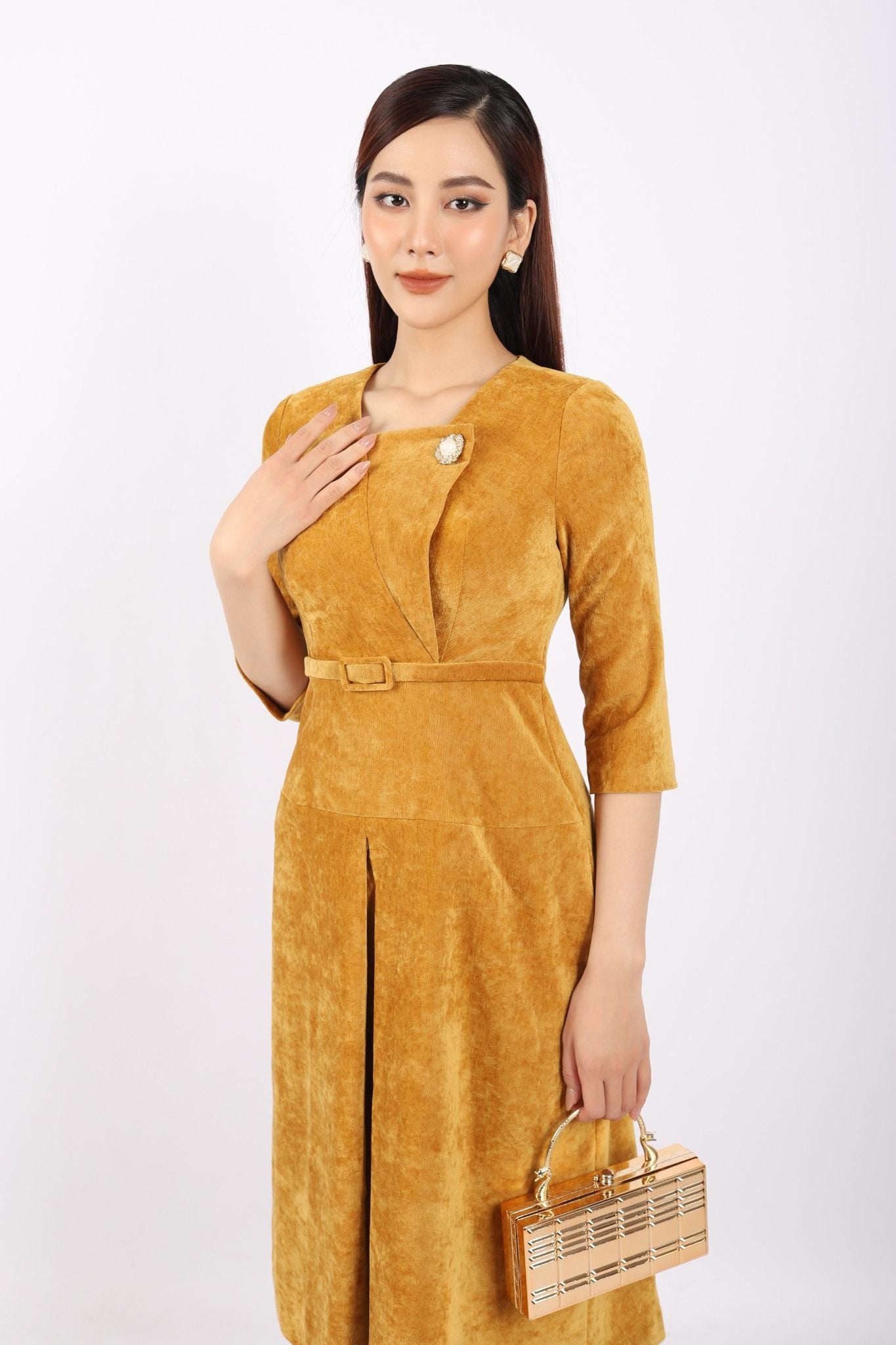 FDC93956 - Đầm công sở vải nhung dáng A cổ tròn thân xẻ phối khuy tạo kiểu eo đính đai thắt lưng trang trí khóa thân sau - PANTIO