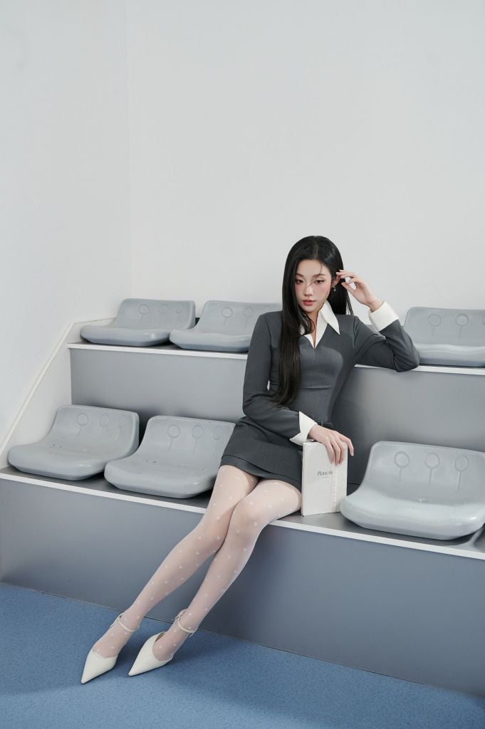 FDC95200 - Đầm công sở vải thô kate dáng ôm cổ đức xẻ V tay dài phối măng sec thân váy đính nắp túi ốp tạo kiểu đính khuy đá cao cấp - JAN.
