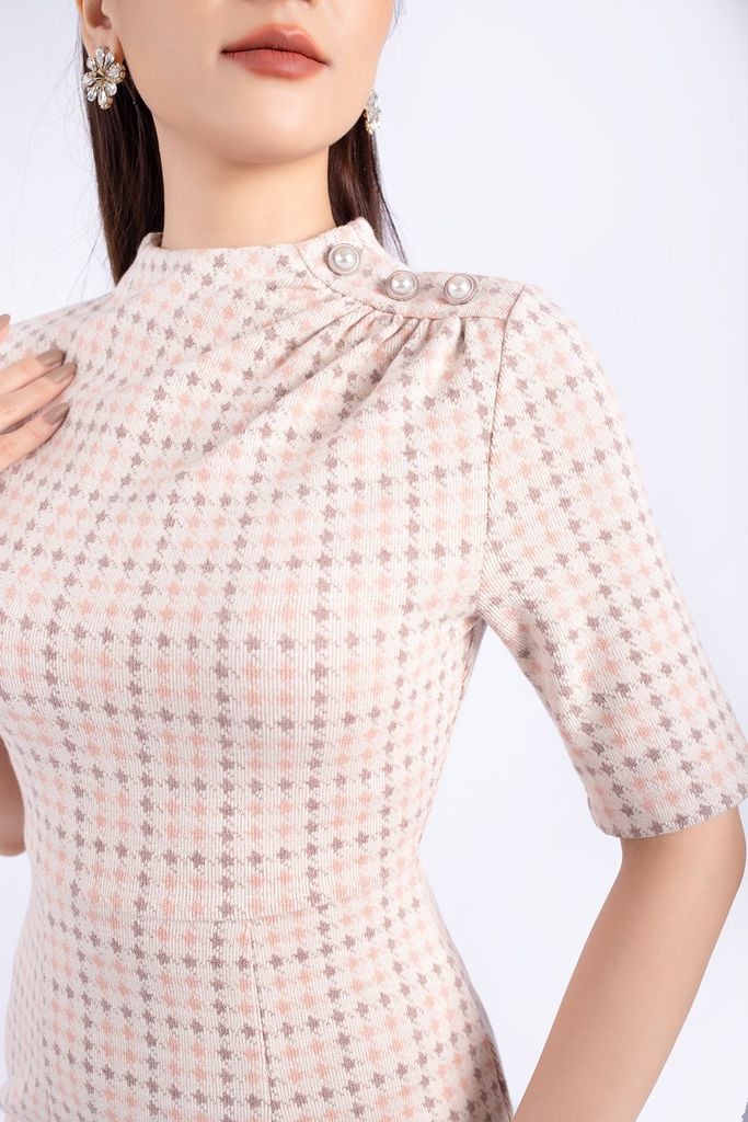 FDD9094 - Đầm công sở vải len dáng ôm cổ xếp nếp đính khuy ngọc trai tạo kiểu - PANTIO