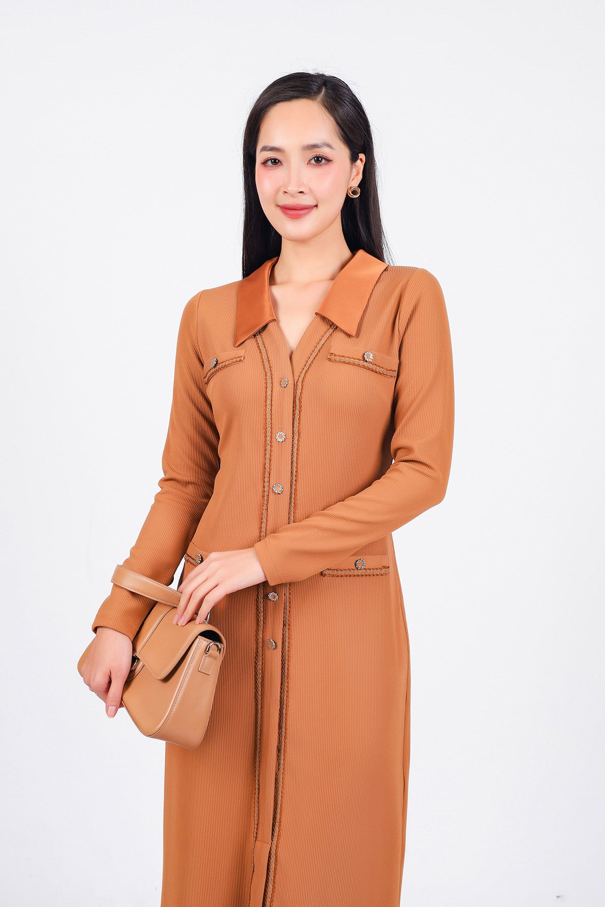 FDD9129 - Đầm dệt kim cao cấp vải len co giãn dáng ôm cổ đức xẻ V thân váy phối nắp túi ốp đính đá kim loại tạo kiểu - PANTIO