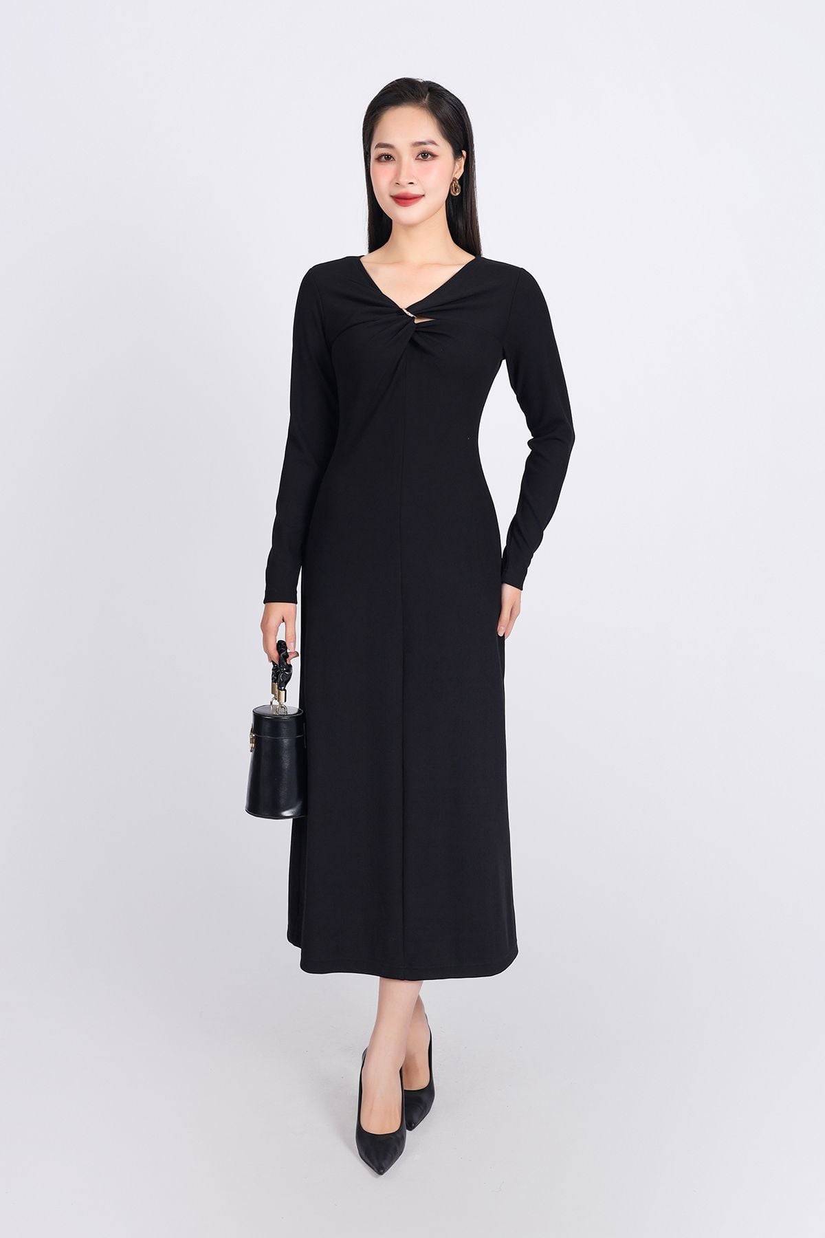 FDD9137 - Đầm len dệt kim cao cấp dáng suông cổ xẻ V vặn xoắn phối kim loại thời trang - PANTIO