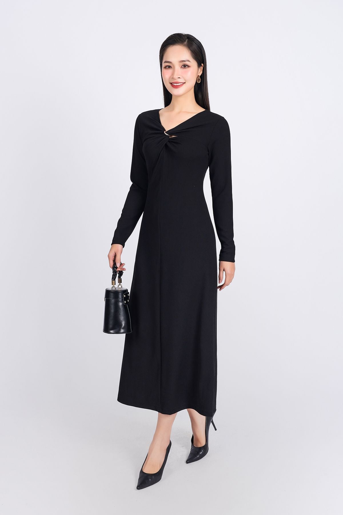 FDD9137 - Đầm len dệt kim cao cấp dáng suông cổ xẻ V vặn xoắn phối kim loại thời trang - PANTIO