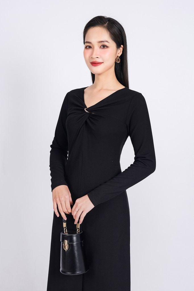 FDD9137 - Đầm len dệt kim cao cấp dáng suông cổ xẻ V vặn xoắn phối kim loại thời trang - PANTIO