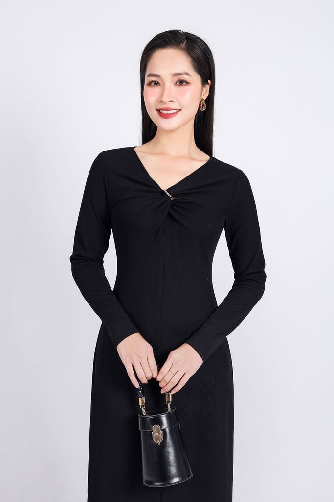 FDD9137 - Đầm len dệt kim cao cấp dáng suông cổ xẻ V vặn xoắn phối kim loại thời trang - PANTIO