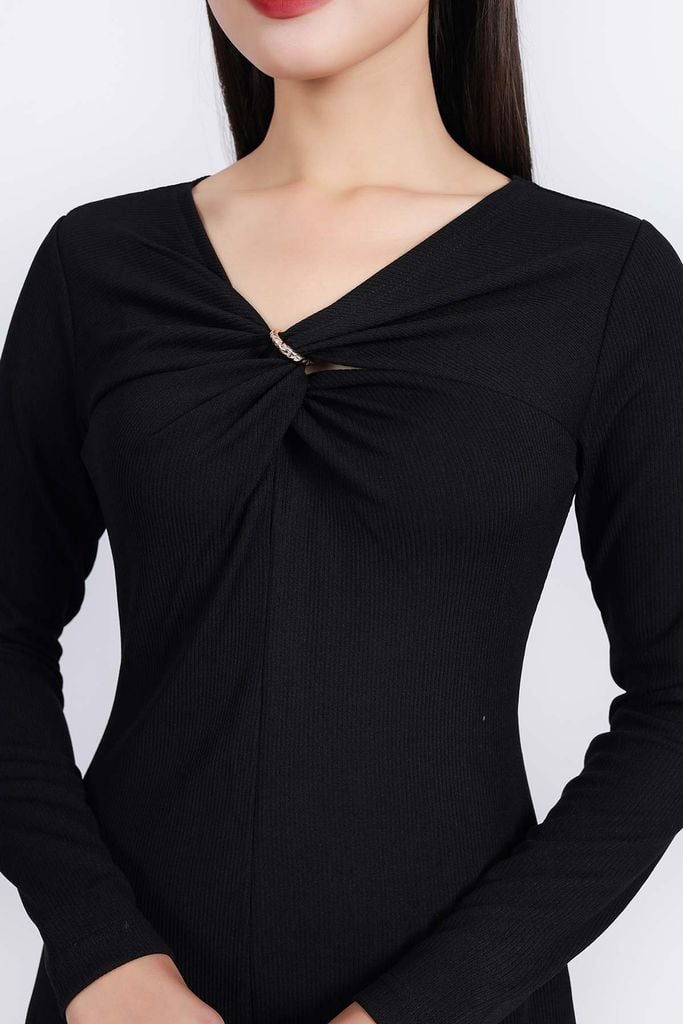 FDD9137 - Đầm len dệt kim cao cấp dáng suông cổ xẻ V vặn xoắn phối kim loại thời trang - PANTIO