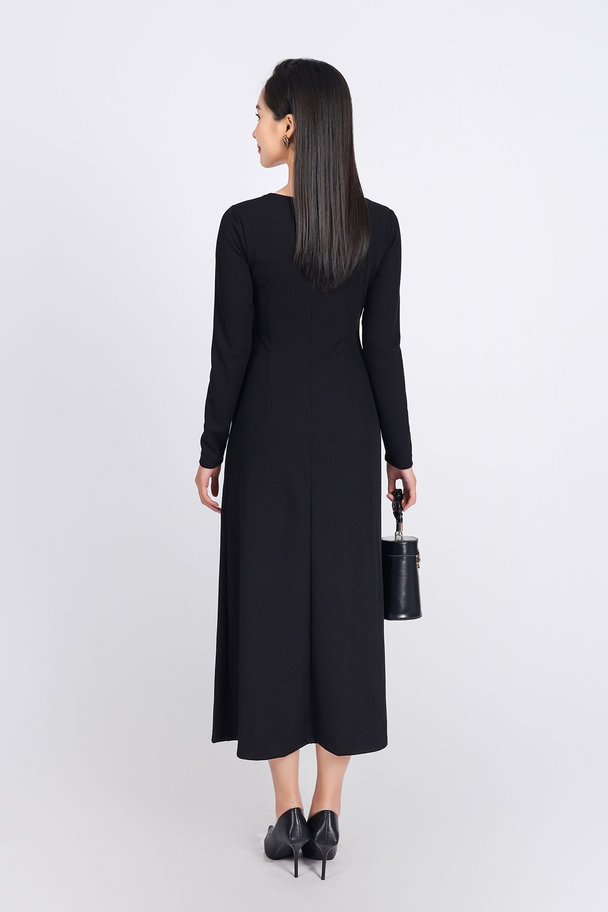 FDD9137 - Đầm len dệt kim cao cấp dáng suông cổ xẻ V vặn xoắn phối kim loại thời trang - PANTIO