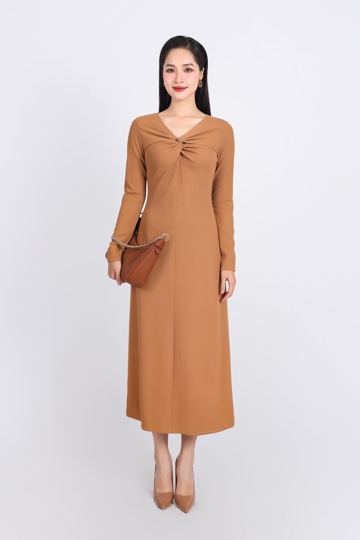 FDD9137 - Đầm len dệt kim cao cấp dáng suông cổ xẻ V vặn xoắn phối kim loại thời trang - PANTIO