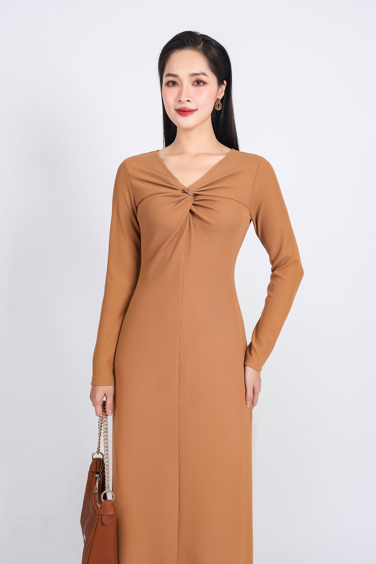 FDD9137 - Đầm len dệt kim cao cấp dáng suông cổ xẻ V vặn xoắn phối kim loại thời trang - tỷ lệ kèo 8899