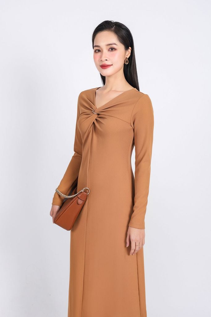 FDD9137 - Đầm len dệt kim cao cấp dáng suông cổ xẻ V vặn xoắn phối kim loại thời trang - PANTIO