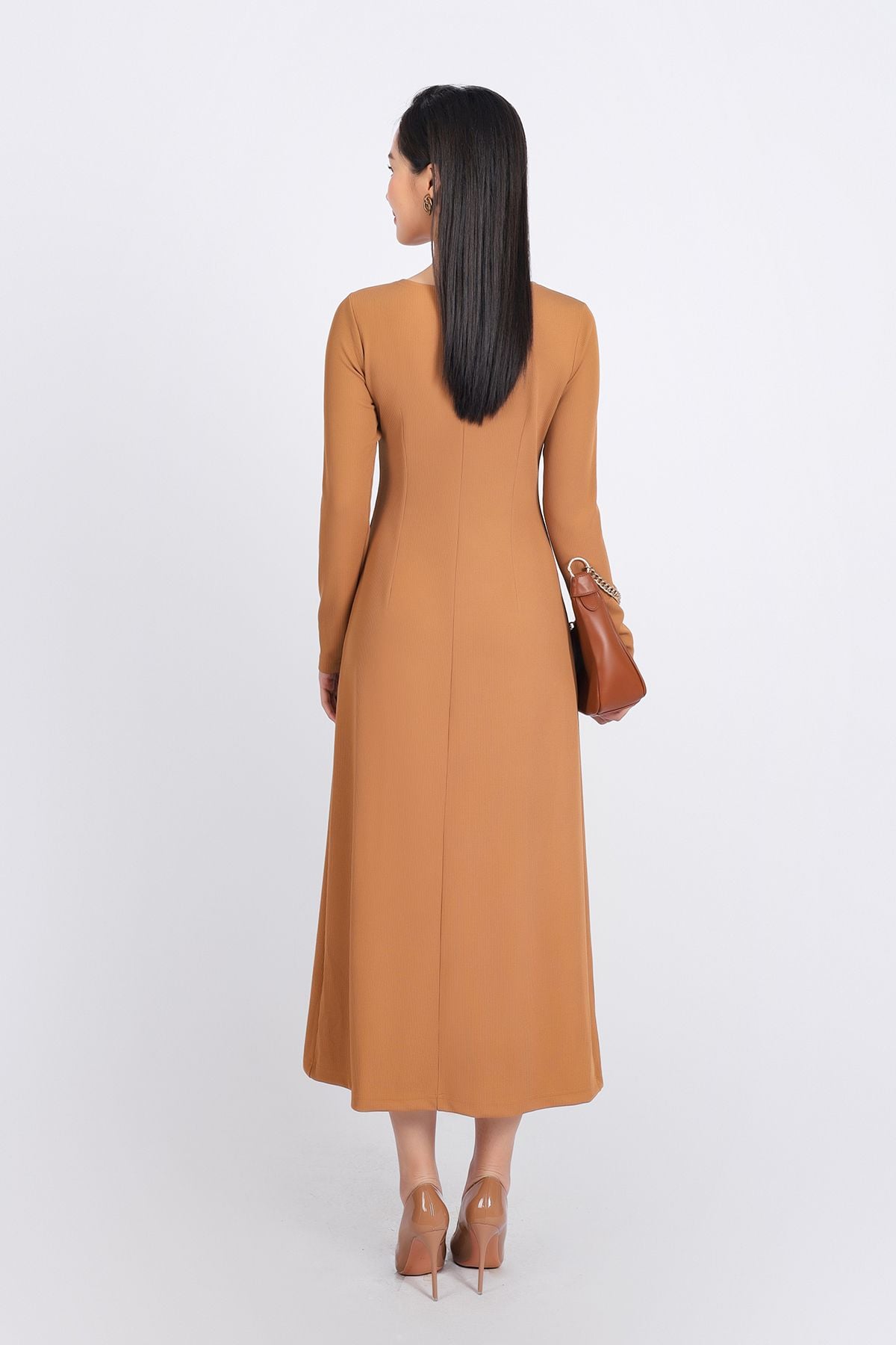 FDD9137 - Đầm len dệt kim cao cấp dáng suông cổ xẻ V vặn xoắn phối kim loại thời trang - PANTIO