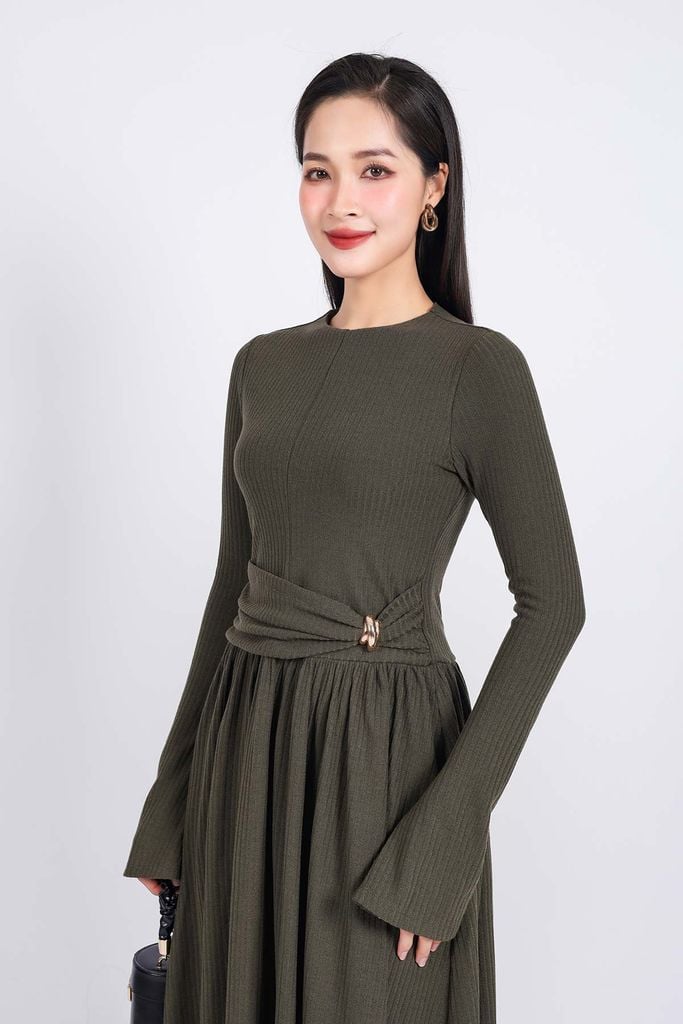 FDD9138 - Đầm len dệt kim cao cấp dáng suông cổ tròn ống tay loe eo phối vạt đính kim loại trang trí thân váy xếp nhún tạo xoè- PANTIO