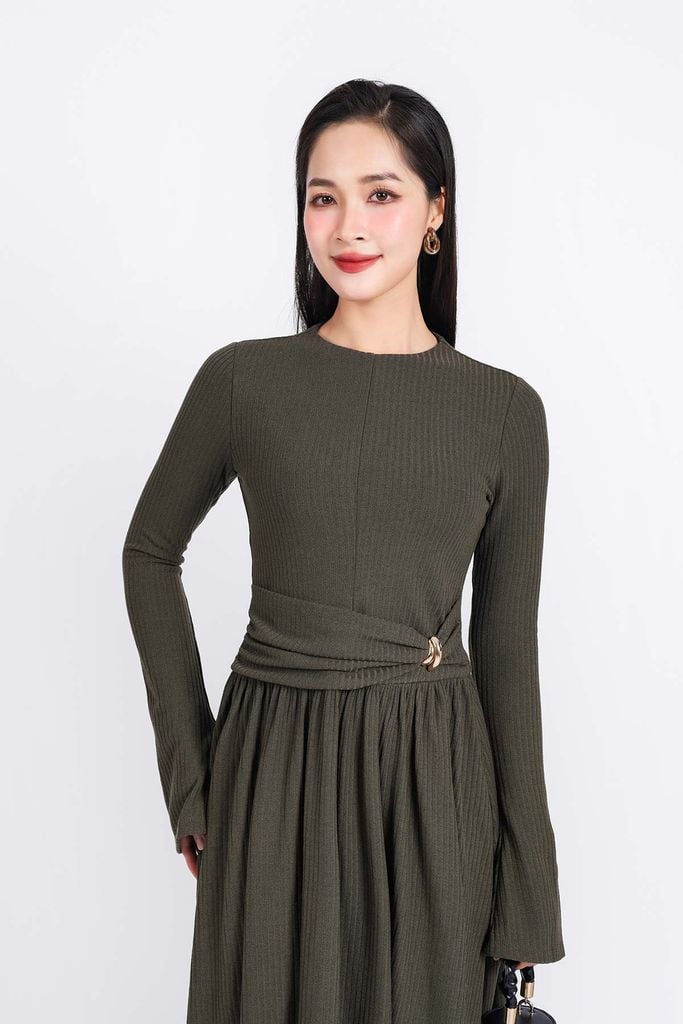 FDD9138 - Đầm len dệt kim cao cấp dáng suông cổ tròn ống tay loe eo phối vạt đính kim loại trang trí thân váy xếp nhún tạo xoè- PANTIO