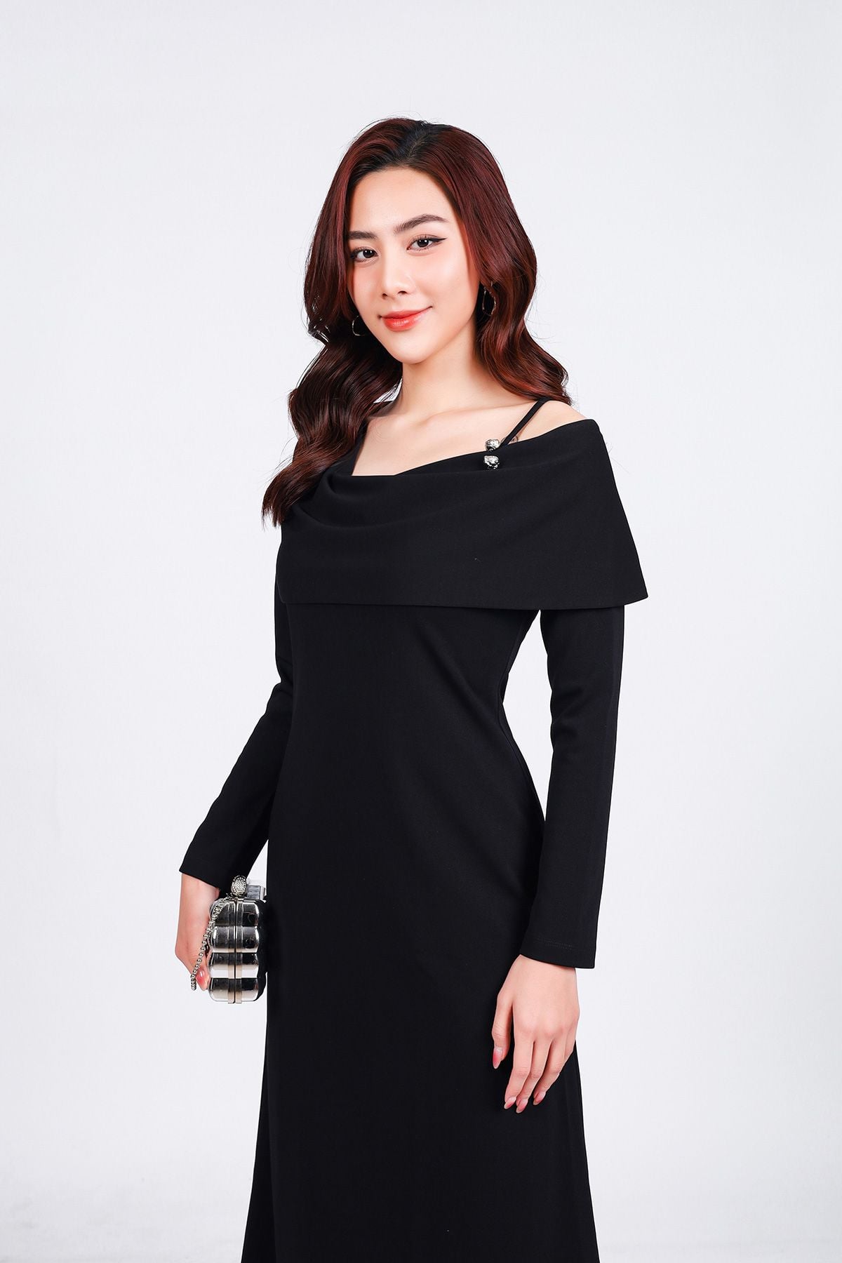 FDD9148 - Đầm dệt kim vải cotton dáng suông cổ kiểu lệch vai tay dài vai đính đá kim loại thời trang - PANTIO