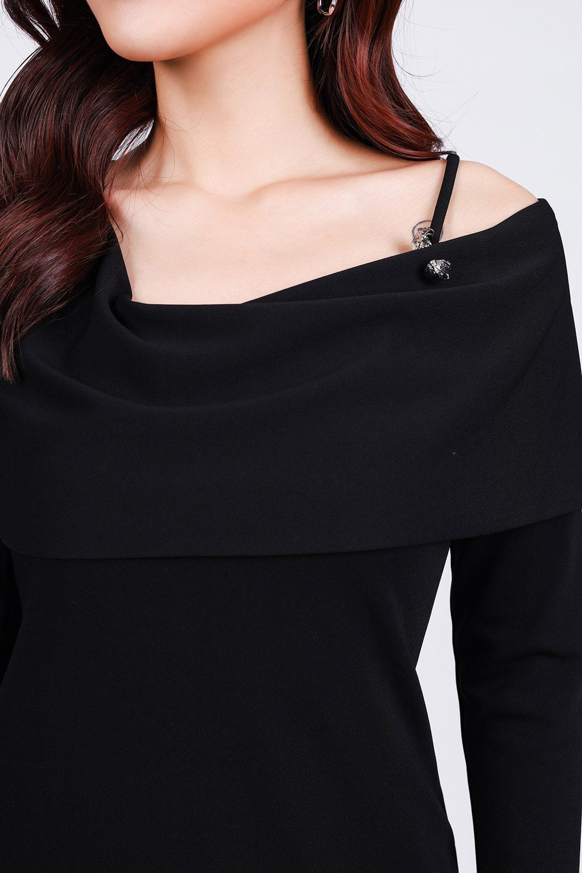 FDD9148 - Đầm dệt kim vải cotton dáng suông cổ kiểu lệch vai tay dài vai đính đá kim loại thời trang - PANTIO