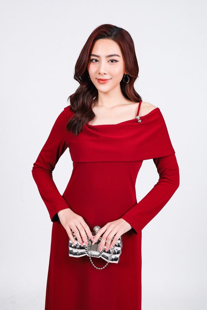 FDD9148 - Đầm dệt kim vải cotton dáng suông cổ kiểu lệch vai tay dài vai đính đá kim loại thời trang - PANTIO