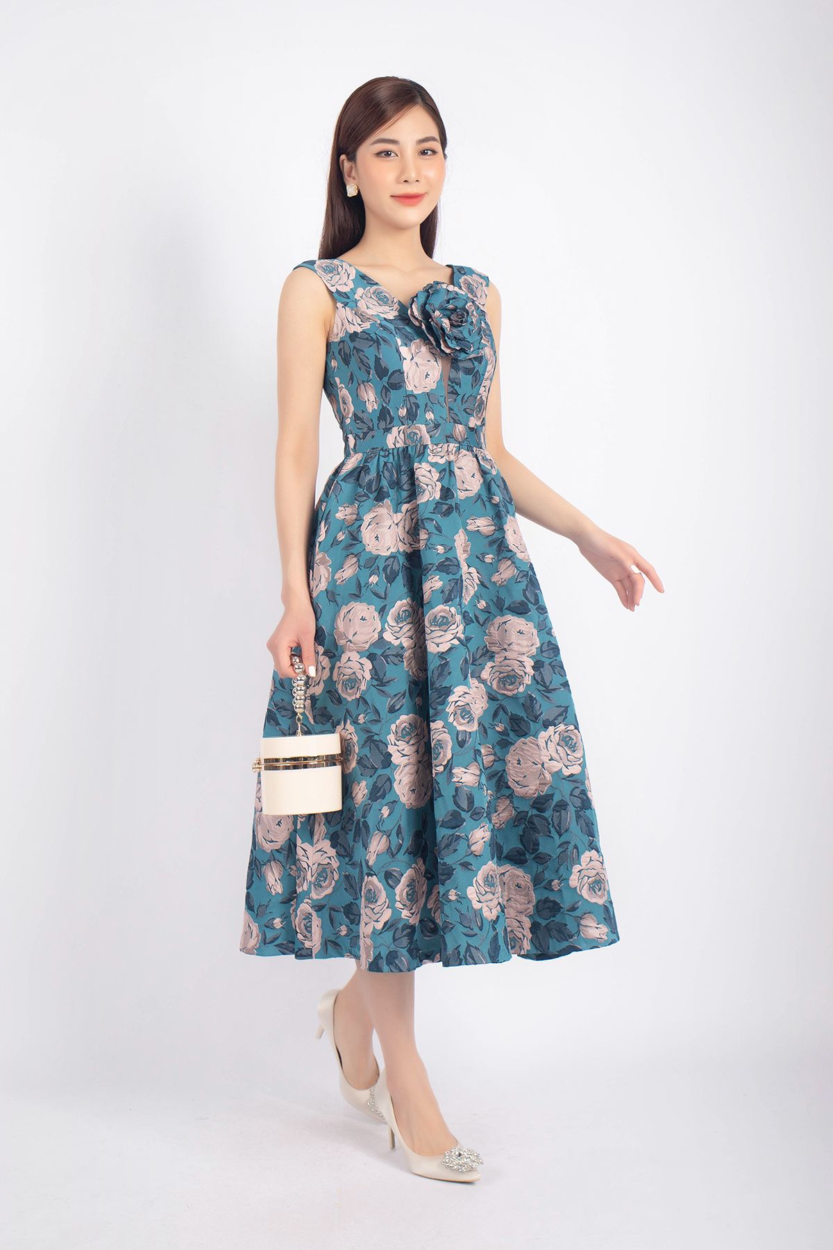 FDH1375 - Đầm công sở vải gấm dáng Xoè cổ V phối ren kèm hoa 3D cài áo khóa thân sau - PANTIO