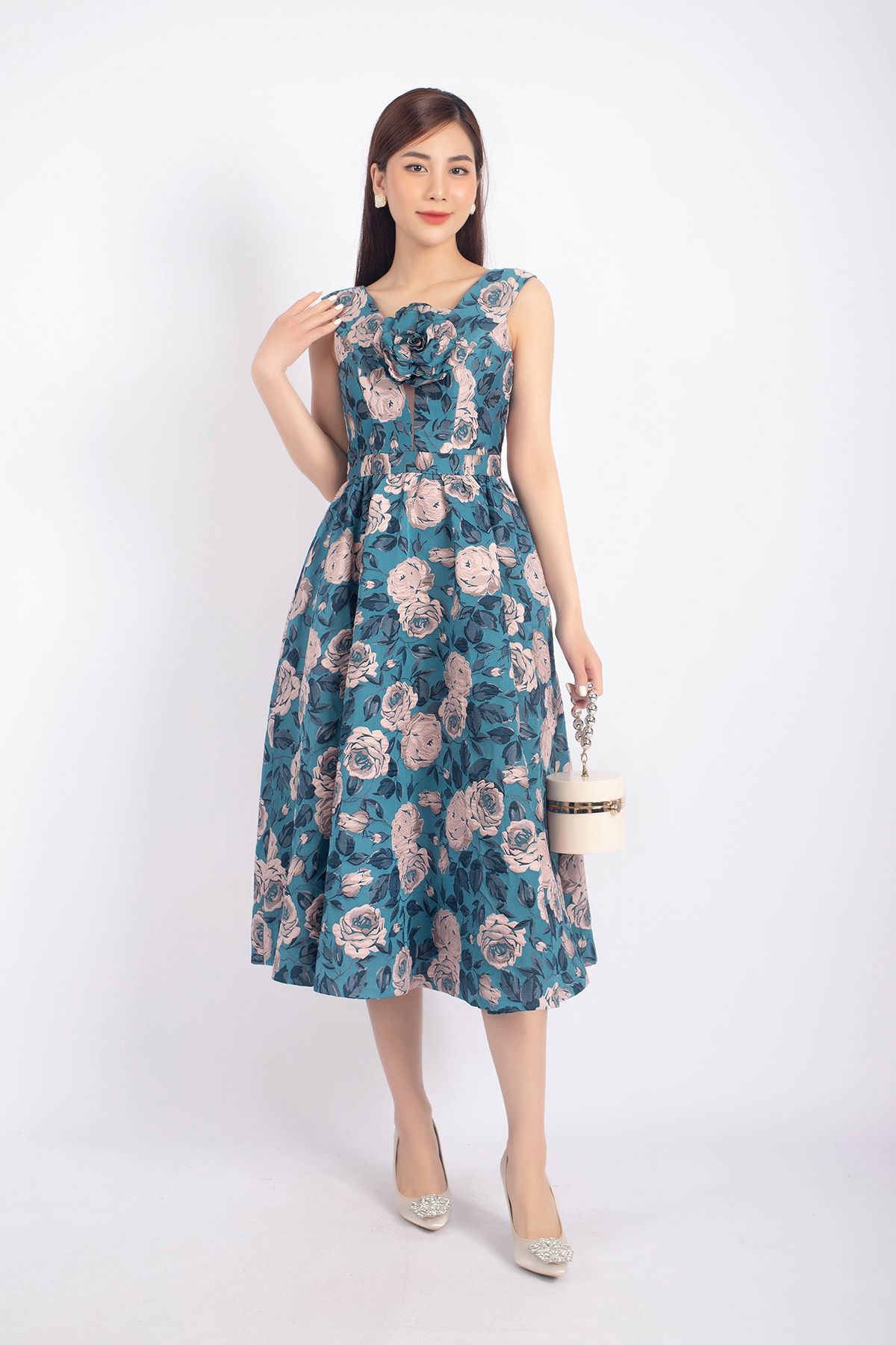 FDH1375 - Đầm công sở vải gấm dáng Xoè cổ V phối ren kèm hoa 3D cài áo khóa thân sau - PANTIO