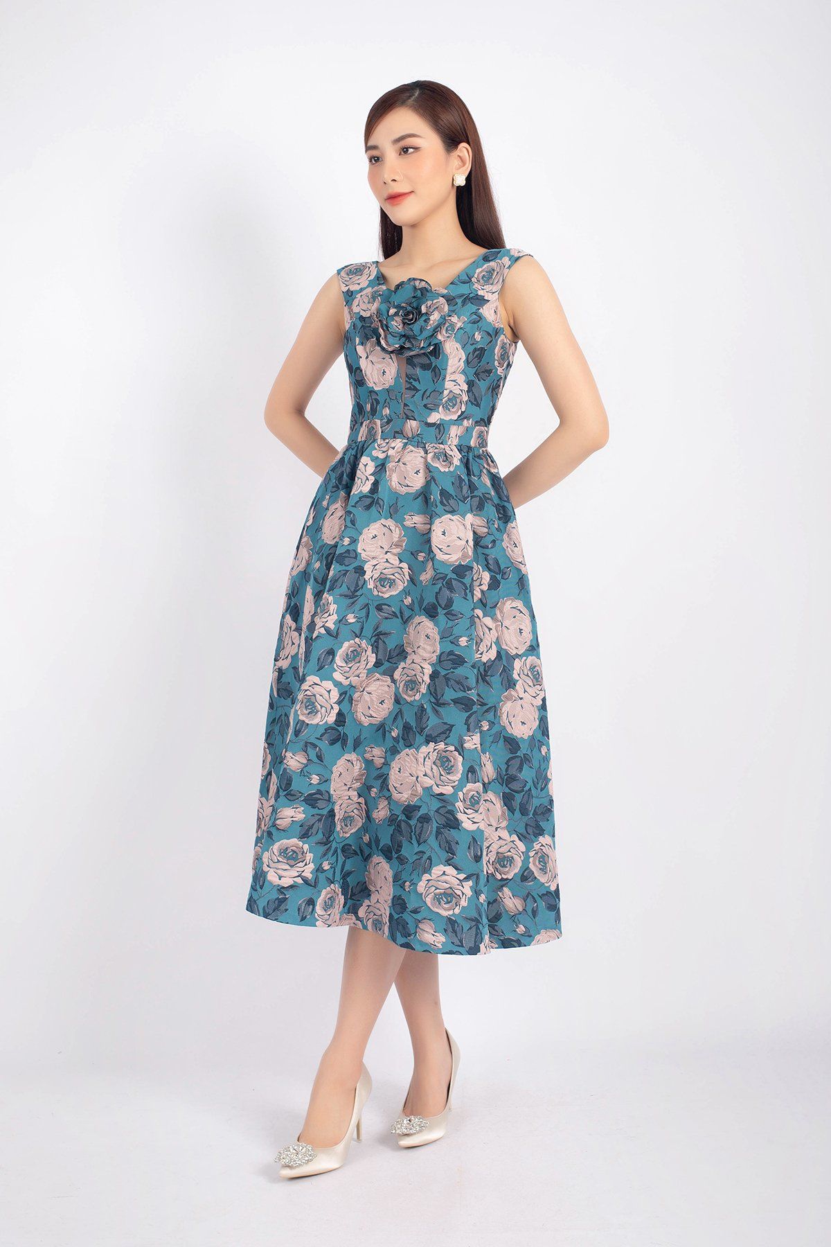 FDH1375 - Đầm công sở vải gấm dáng Xoè cổ V phối ren kèm hoa 3D cài áo khóa thân sau - PANTIO