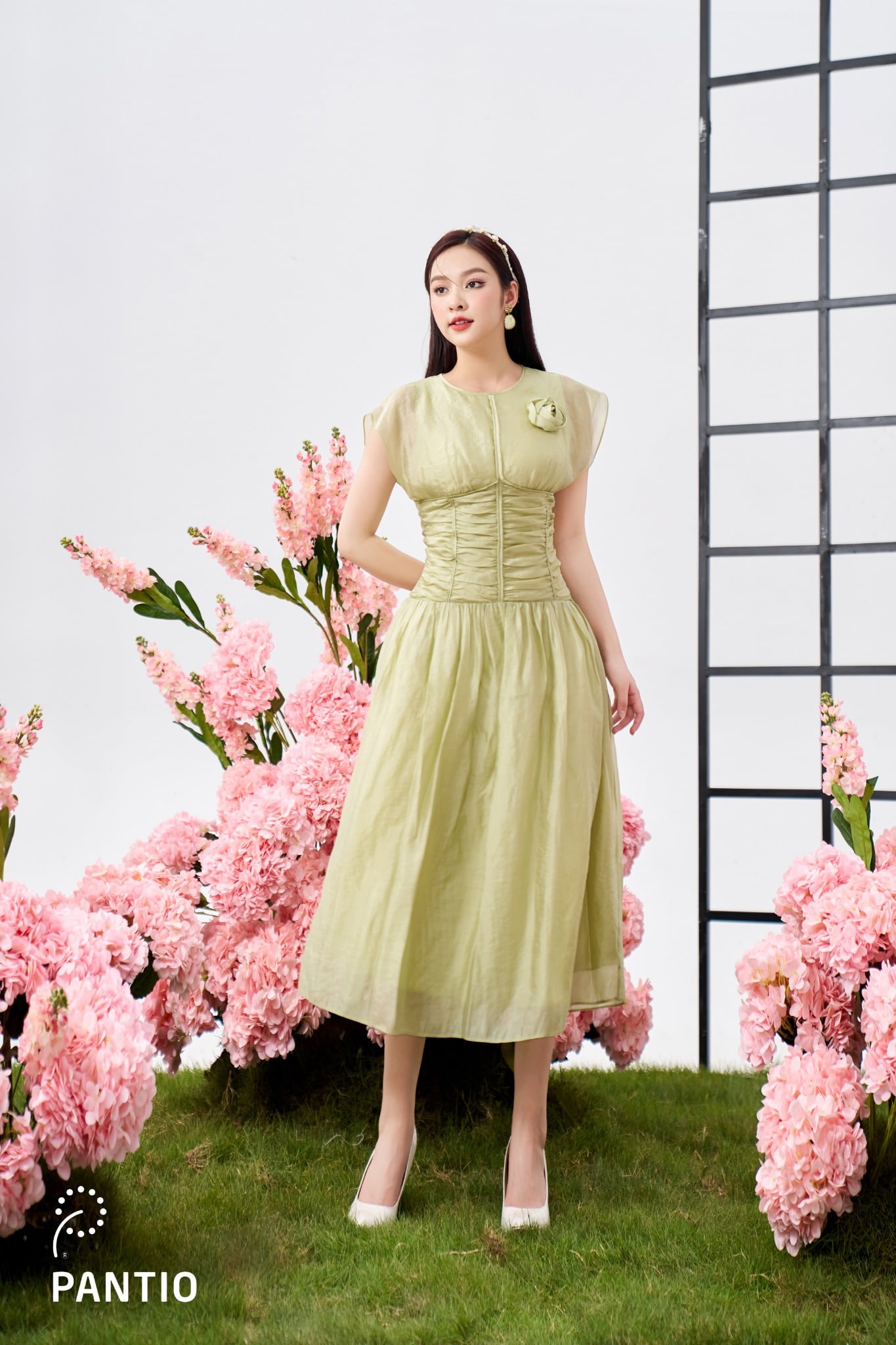 FDH5365 - Đầm dạo phố vải tơ dáng Xoè cổ tròn vai chờm đính hoa trang trí eo xếp nhún tạo kiểu khóa thân sau - PANTIO
