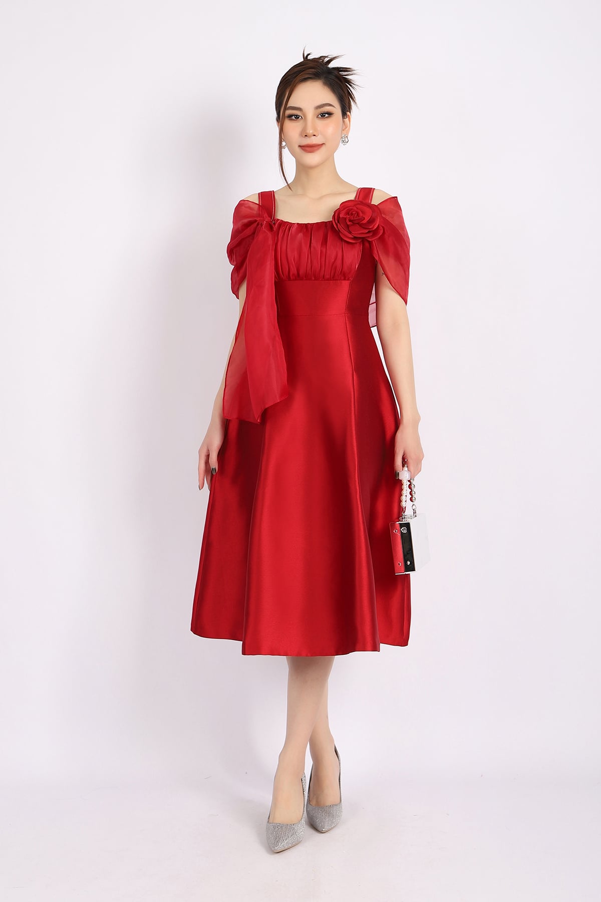 FDH5380 - Đầm dự tiệc vải tafta dáng Xoè hai dây ngực xếp nhún kèm hoa cài áo và vải lụa voan tạo kiểu khóa thân sau - PANTIO