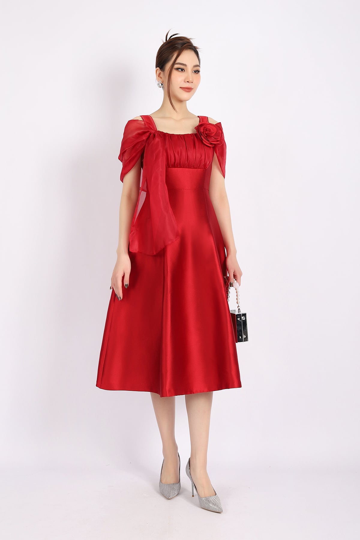 FDH5380 - Đầm dự tiệc vải tafta dáng Xoè hai dây ngực xếp nhún kèm hoa cài áo và vải lụa voan tạo kiểu khóa thân sau - PANTIO