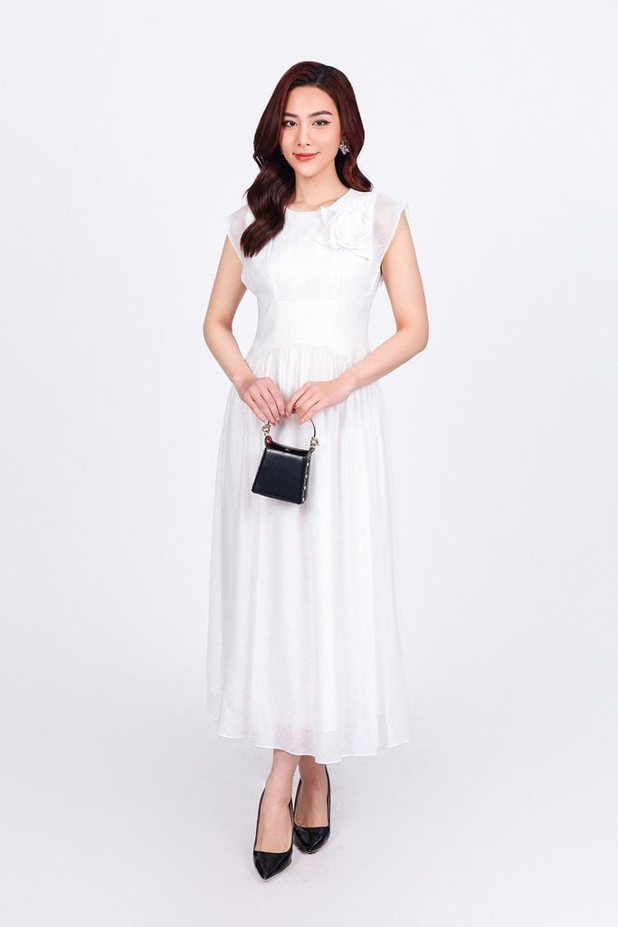 FDP13413 - Đầm dạo phố vải tơ dáng suông cổ tròn vai chờm eo đáp cạp nhỏ xếp nhún tạo xoè kèm hoa cài tạo kiểu hoá thân sau - PANTIO