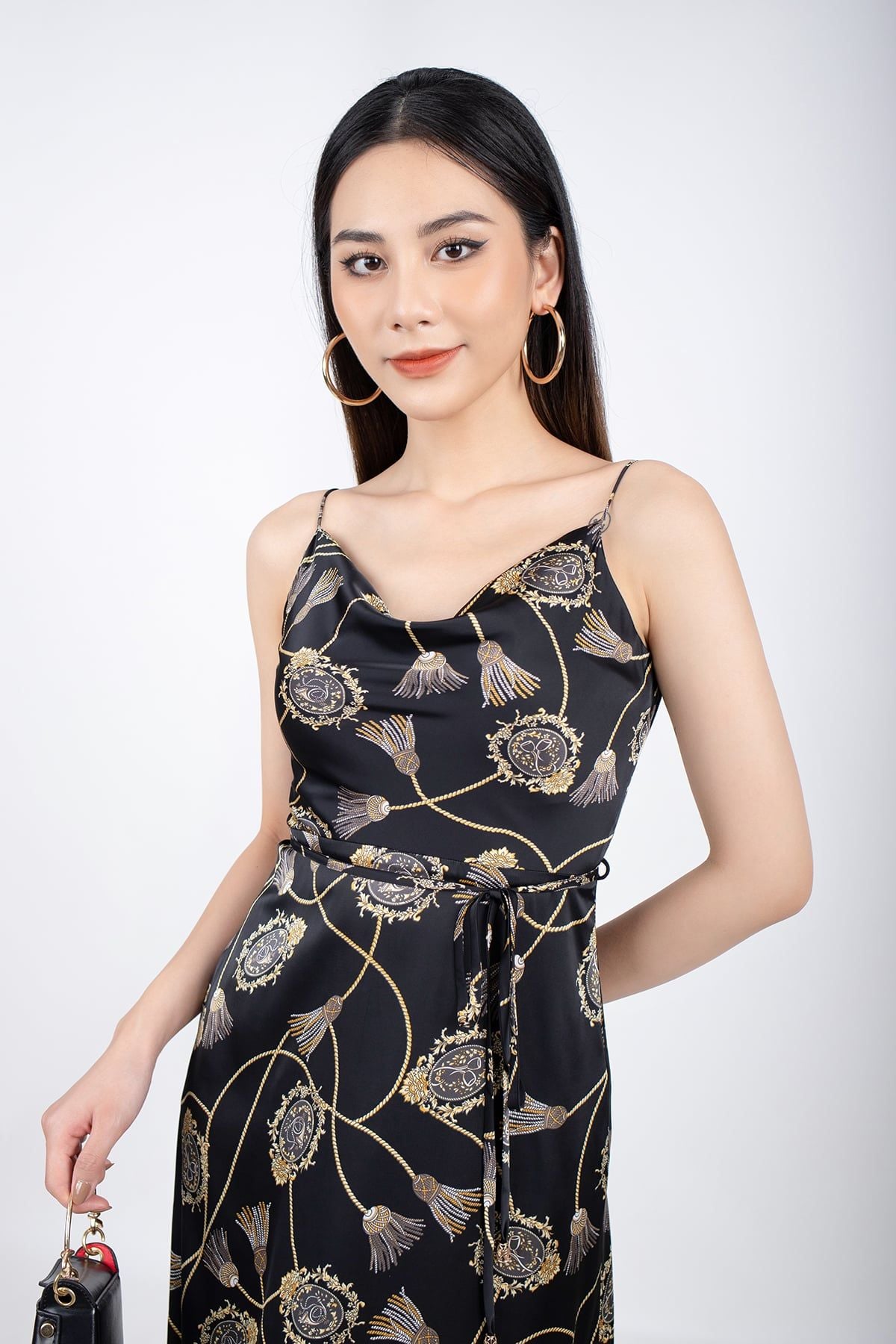 FDP32938 - Đầm dạo phố vải lụa dáng ôm A hai dây cổ đổ kèm dây buộc đai eo - PANTIO