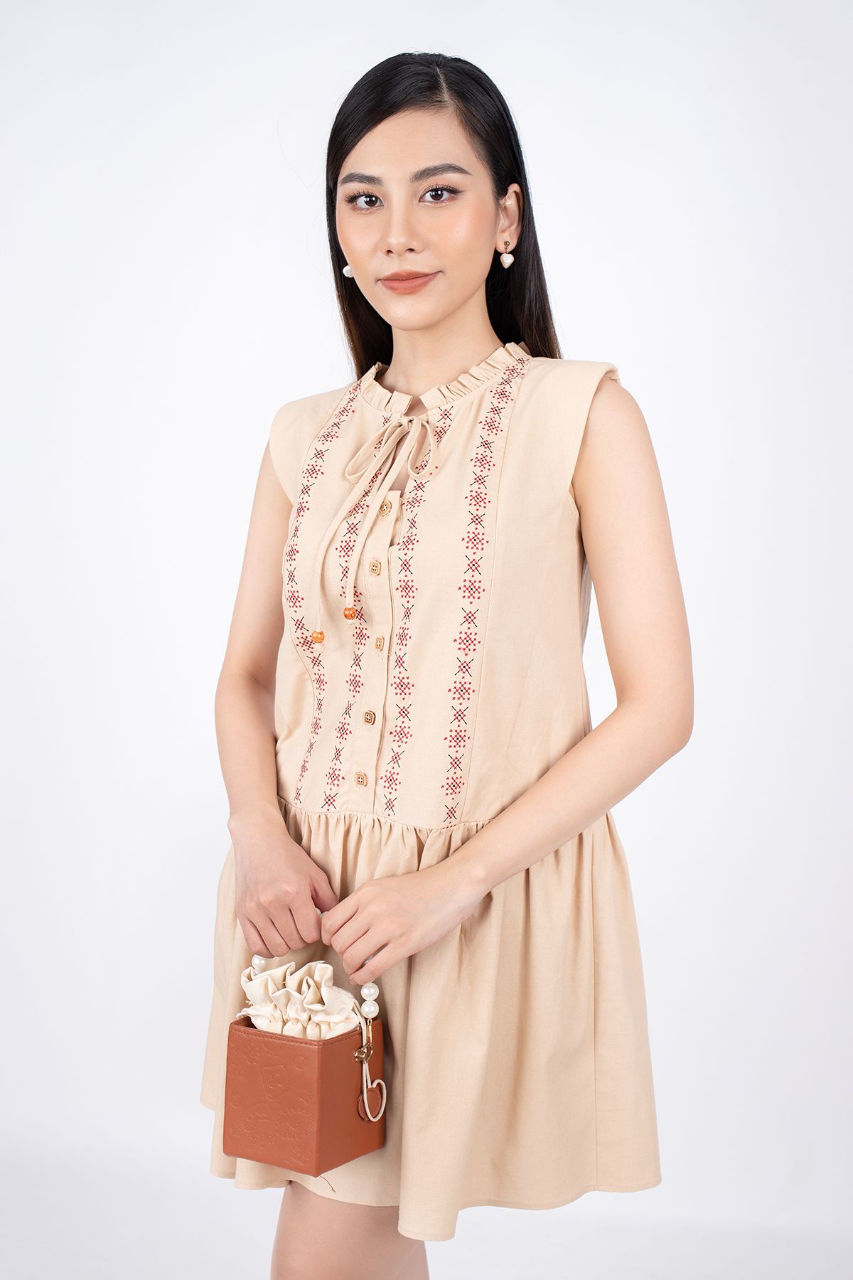 FDP32990 - Đầm dạo phố vải linen dáng Xoè cổ tay xếp bèo thân thêu họa tiết chân váy xếp nếp - PANTIO