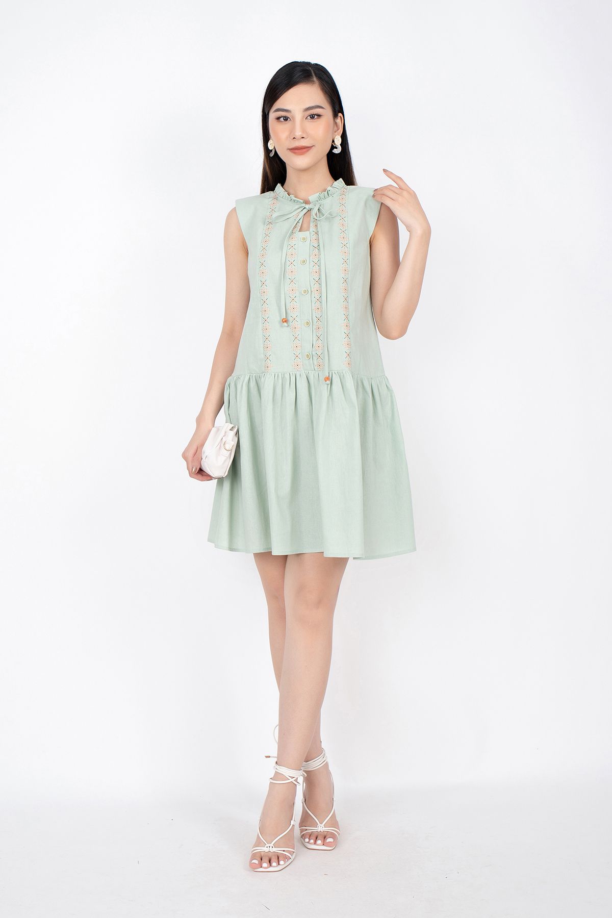 FDP32990 - Đầm dạo phố vải linen dáng Xoè cổ tay xếp bèo thân thêu họa tiết chân váy xếp nếp - PANTIO