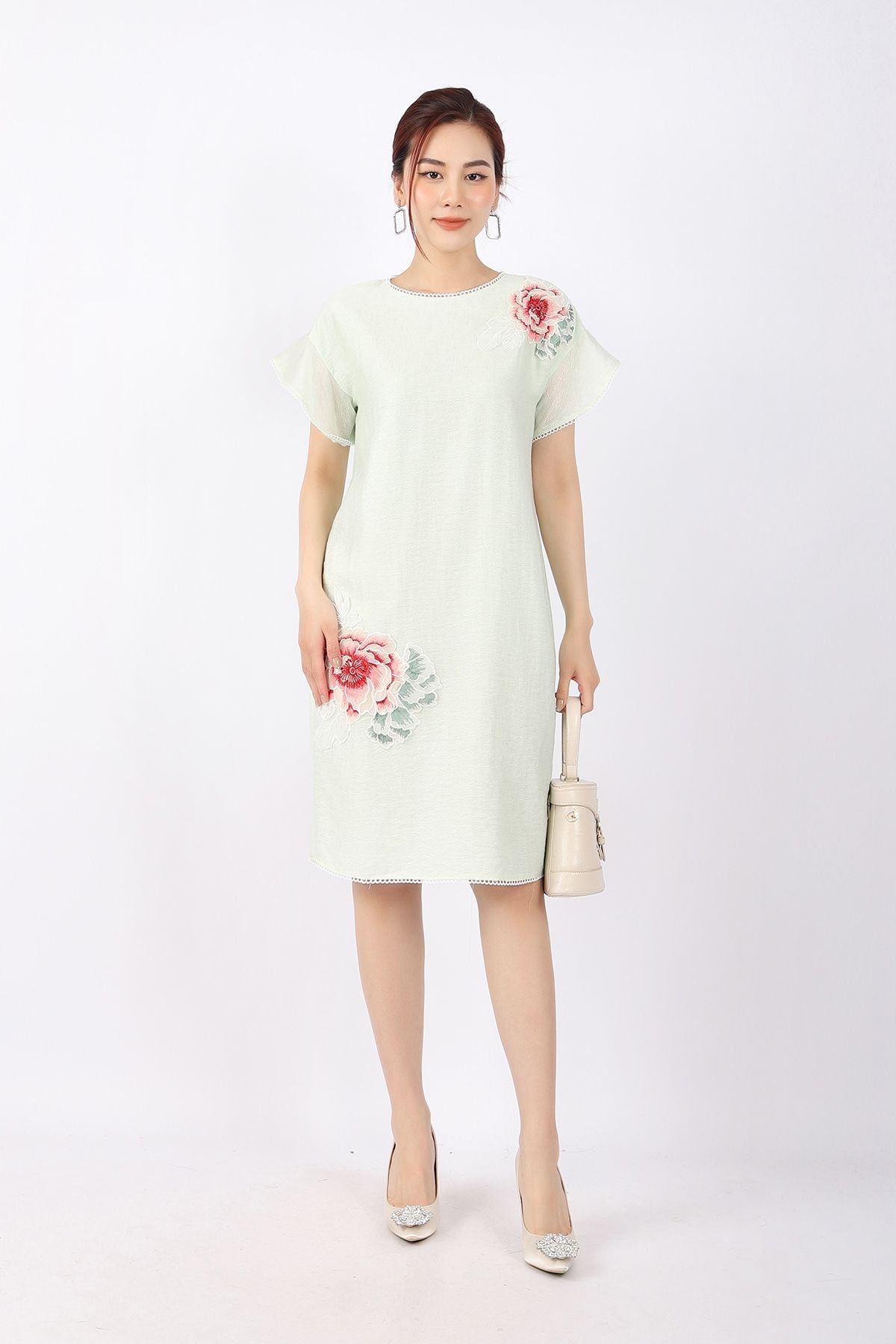 FDP33067 - Đầm dạo phố vải tơ dáng suông cổ tròn phối dây ren vai chờm thân phối họa tiết thêu trang trí - PANTIO