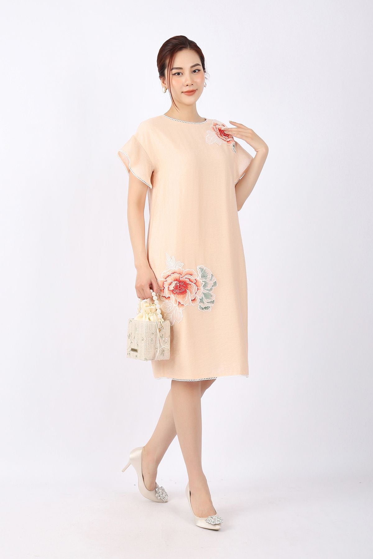 FDP33067 - Đầm dạo phố vải tơ dáng suông cổ tròn phối dây ren vai chờm thân phối họa tiết thêu trang trí - PANTIO