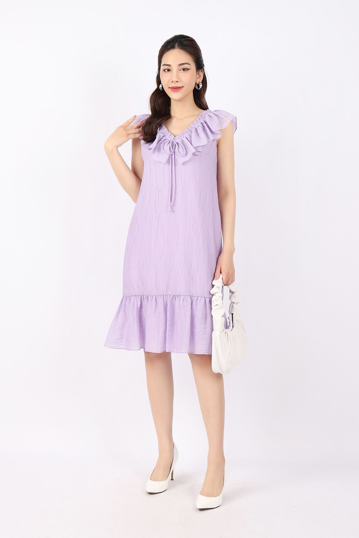 FDP33096 - Đầm dạo phố vải voăn nhăn dáng A cổ bèo xếp nhún phối dây rút tạo kiểu - PANTIO