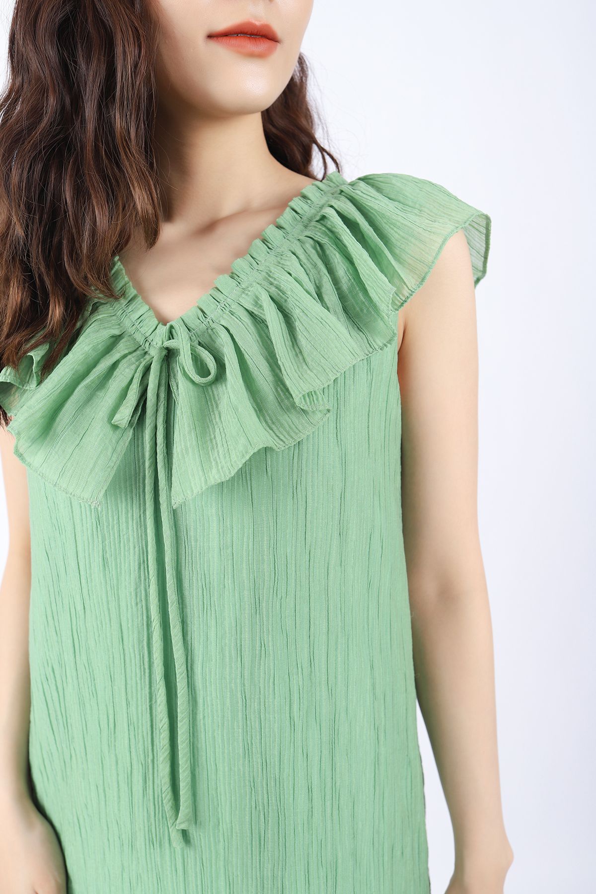 FDP33096 - Đầm dạo phố vải voăn nhăn dáng A cổ bèo xếp nhún phối dây rút tạo kiểu - PANTIO