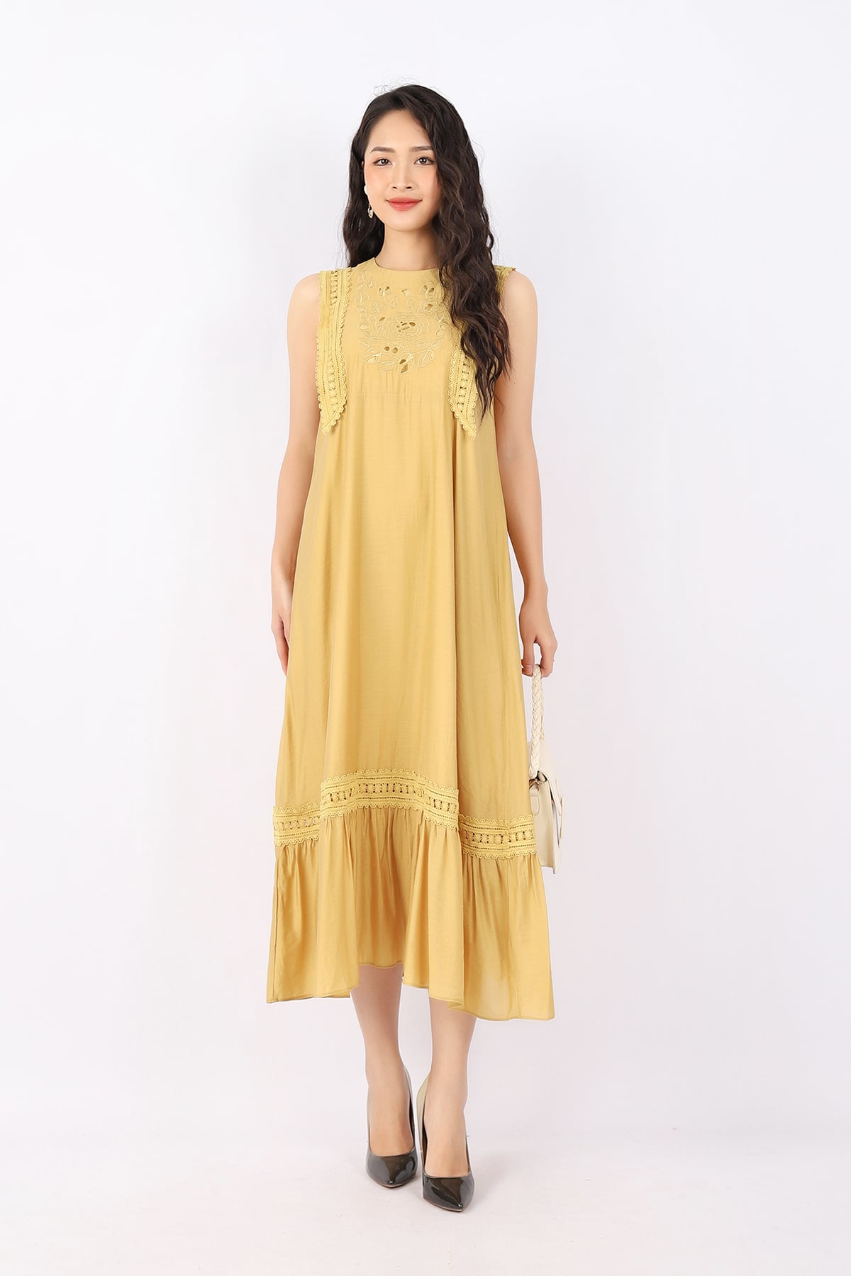 FDP33107 - Đầm dạo phố vải thô dáng Xoè cổ tròn vai phối vải ren thân ngực trang trí họa tiết thêu - PANTIO